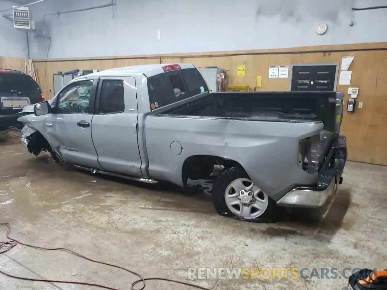 2 fotografías del automóvil dañado 5TFUW5F14KX811775 TOYOTA TUNDRA 2019