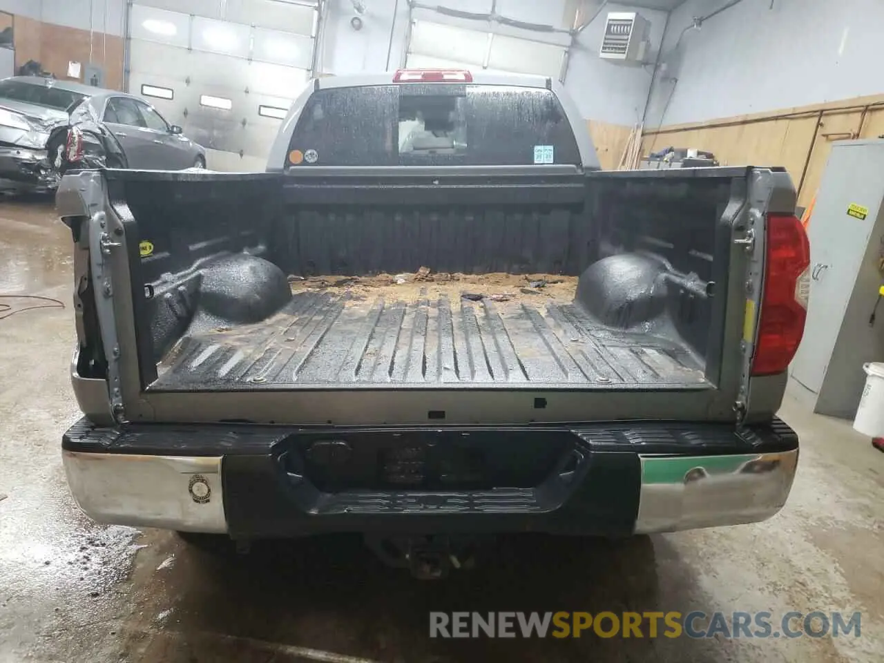 6 fotografías del automóvil dañado 5TFUW5F14KX811775 TOYOTA TUNDRA 2019
