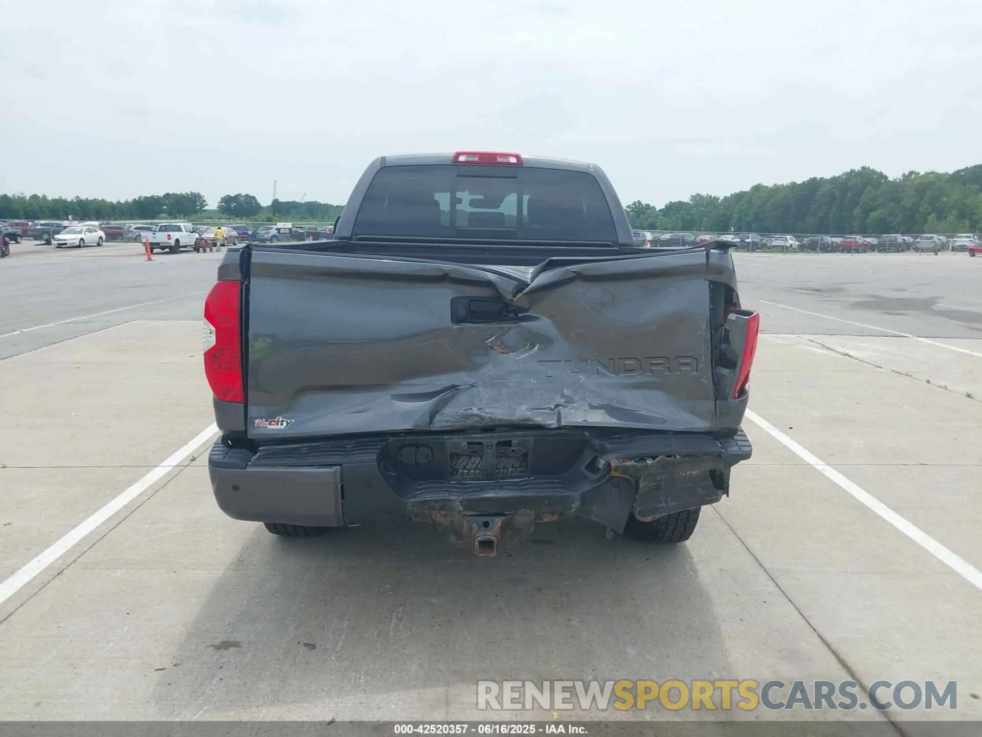 16 fotografías del automóvil dañado 5TFUW5F15KX807976 TOYOTA TUNDRA 2019