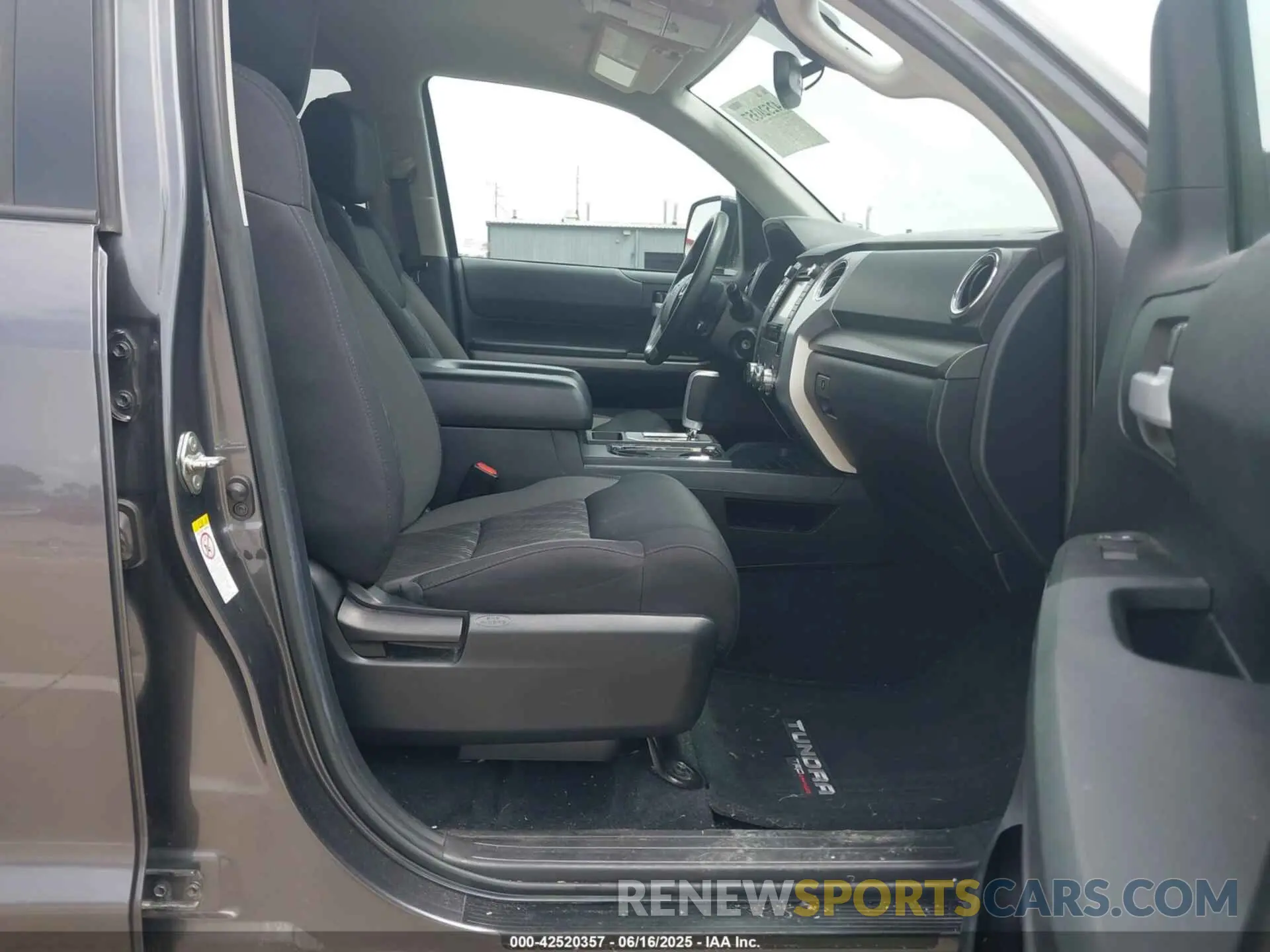 5 fotografías del automóvil dañado 5TFUW5F15KX807976 TOYOTA TUNDRA 2019