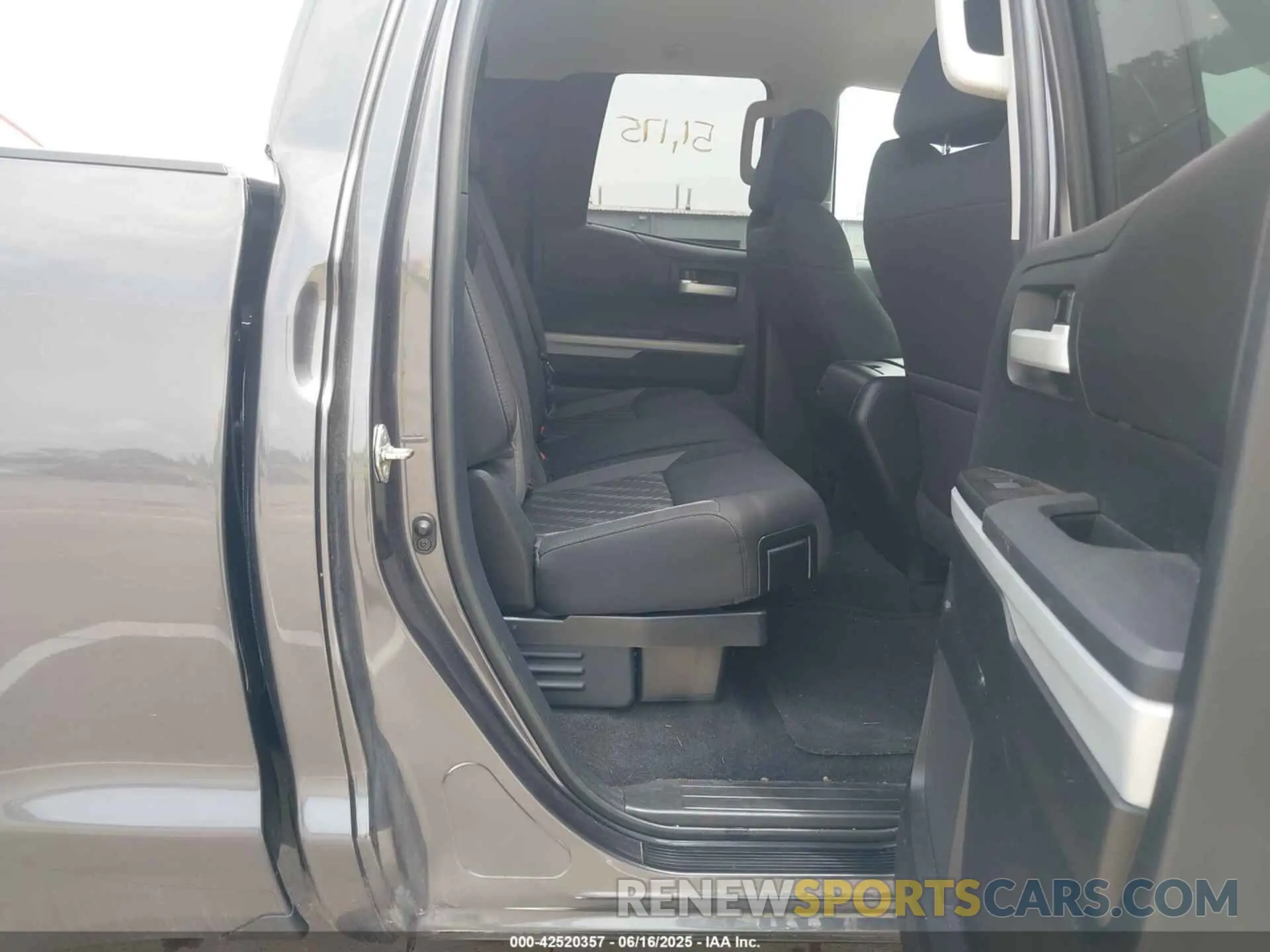 8 fotografías del automóvil dañado 5TFUW5F15KX807976 TOYOTA TUNDRA 2019