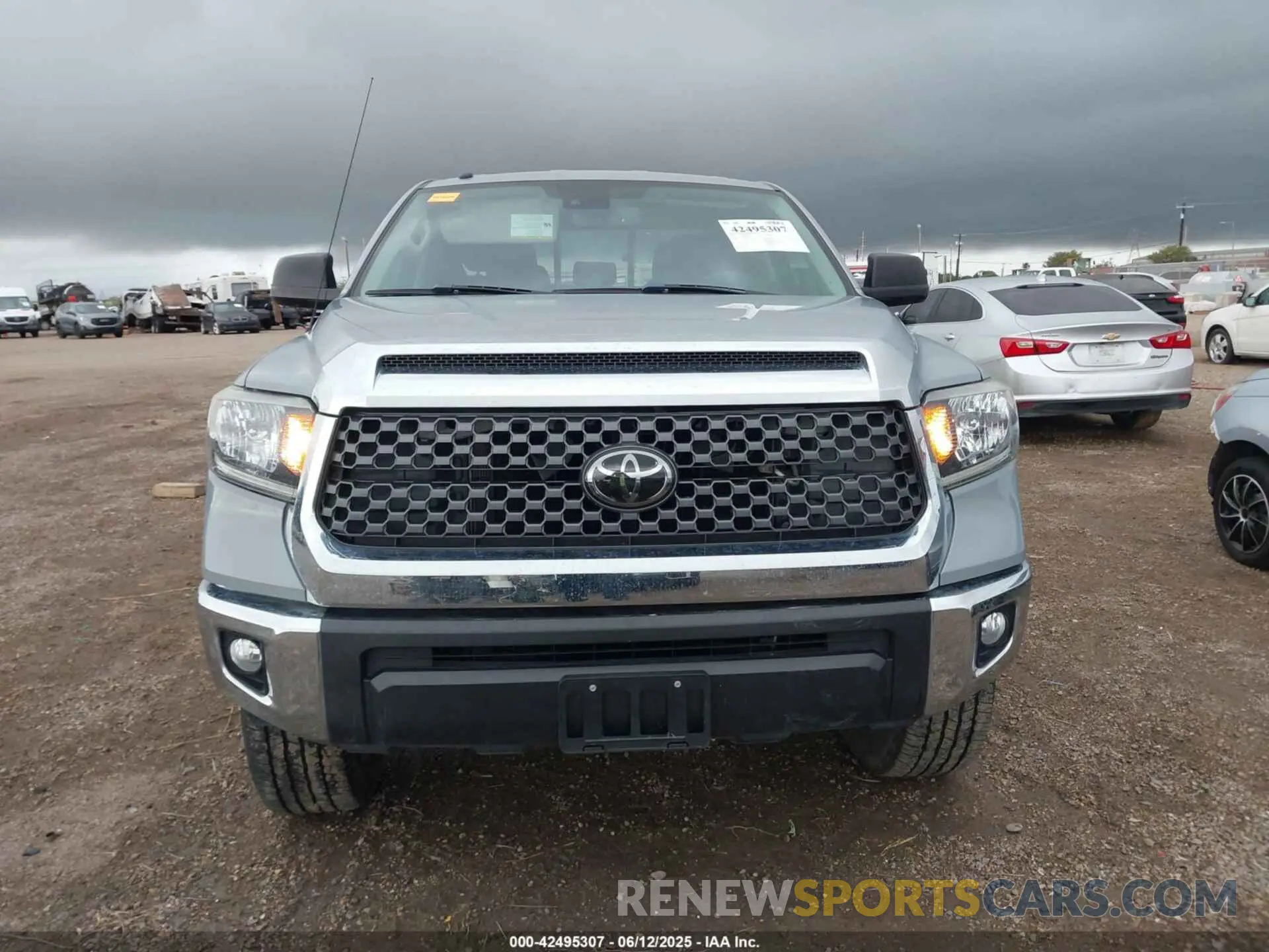 12 fotografías del automóvil dañado 5TFUW5F16KX861805 TOYOTA TUNDRA 2019