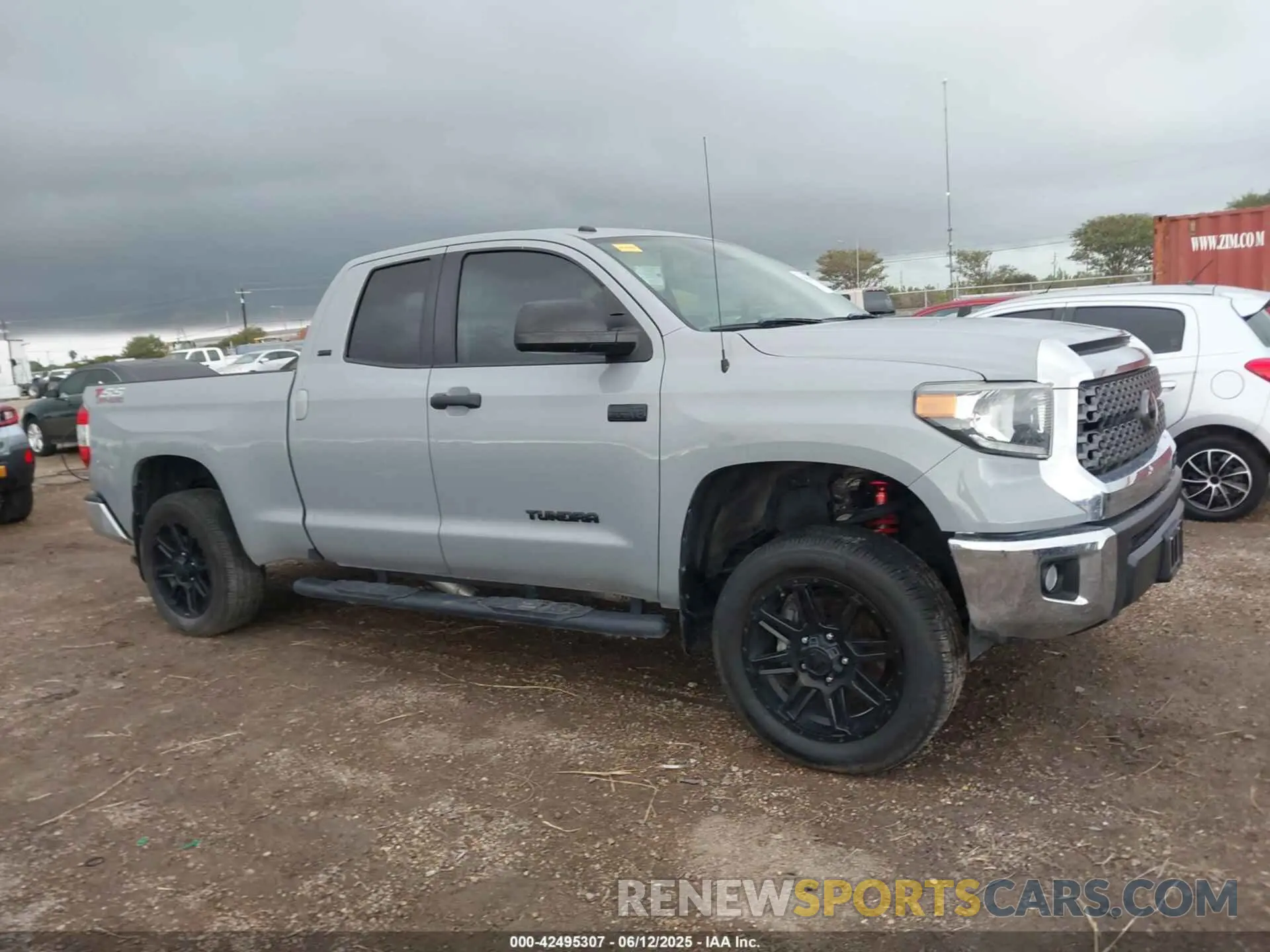13 fotografías del automóvil dañado 5TFUW5F16KX861805 TOYOTA TUNDRA 2019