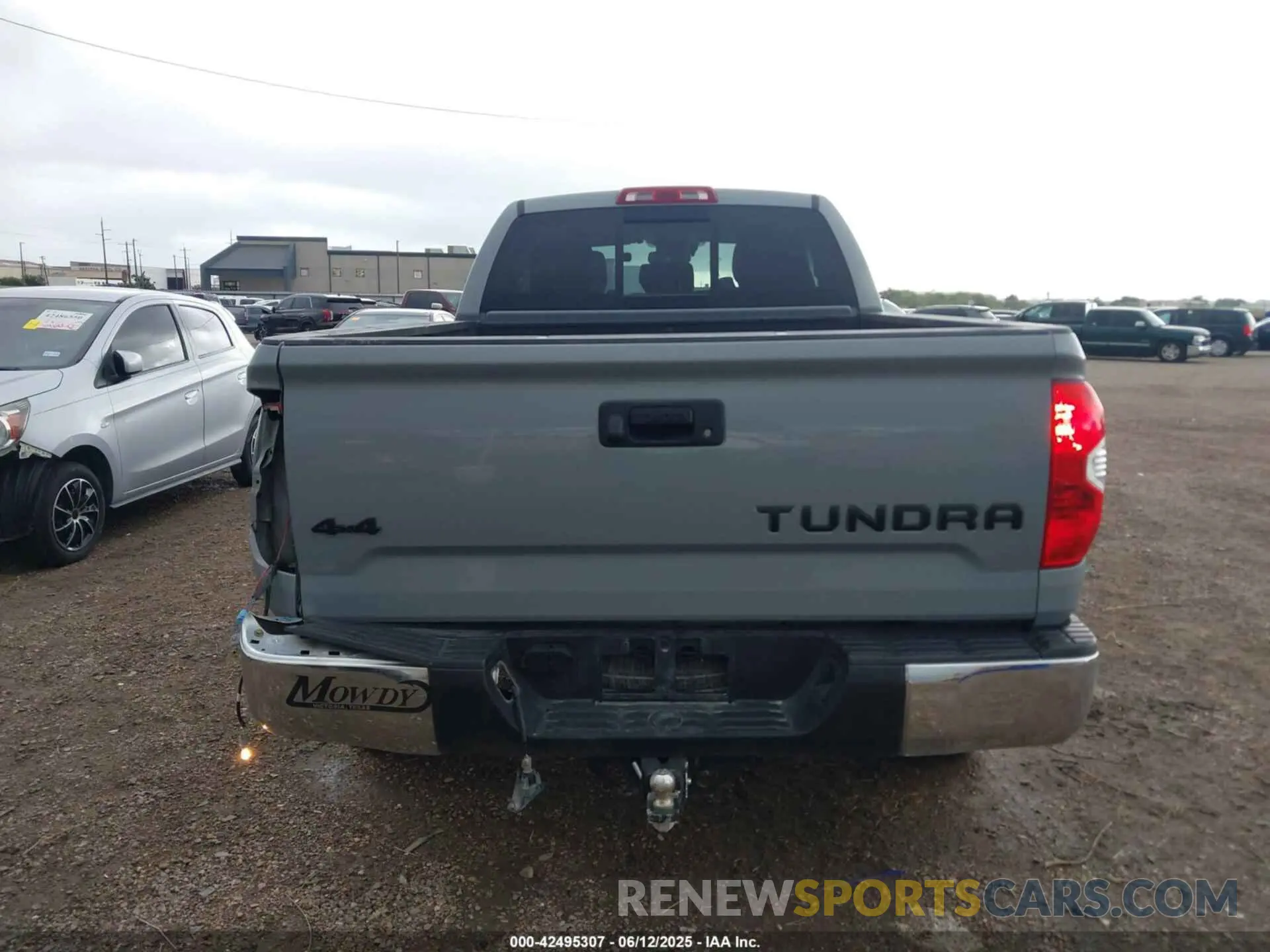 16 fotografías del automóvil dañado 5TFUW5F16KX861805 TOYOTA TUNDRA 2019