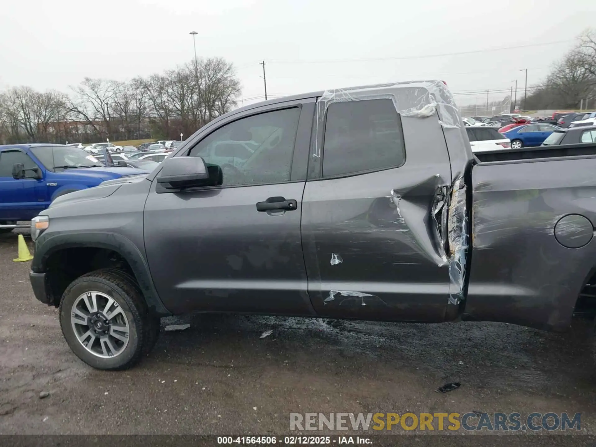 14 fotografías del automóvil dañado 5TFUW5F19KX792656 TOYOTA TUNDRA 2019