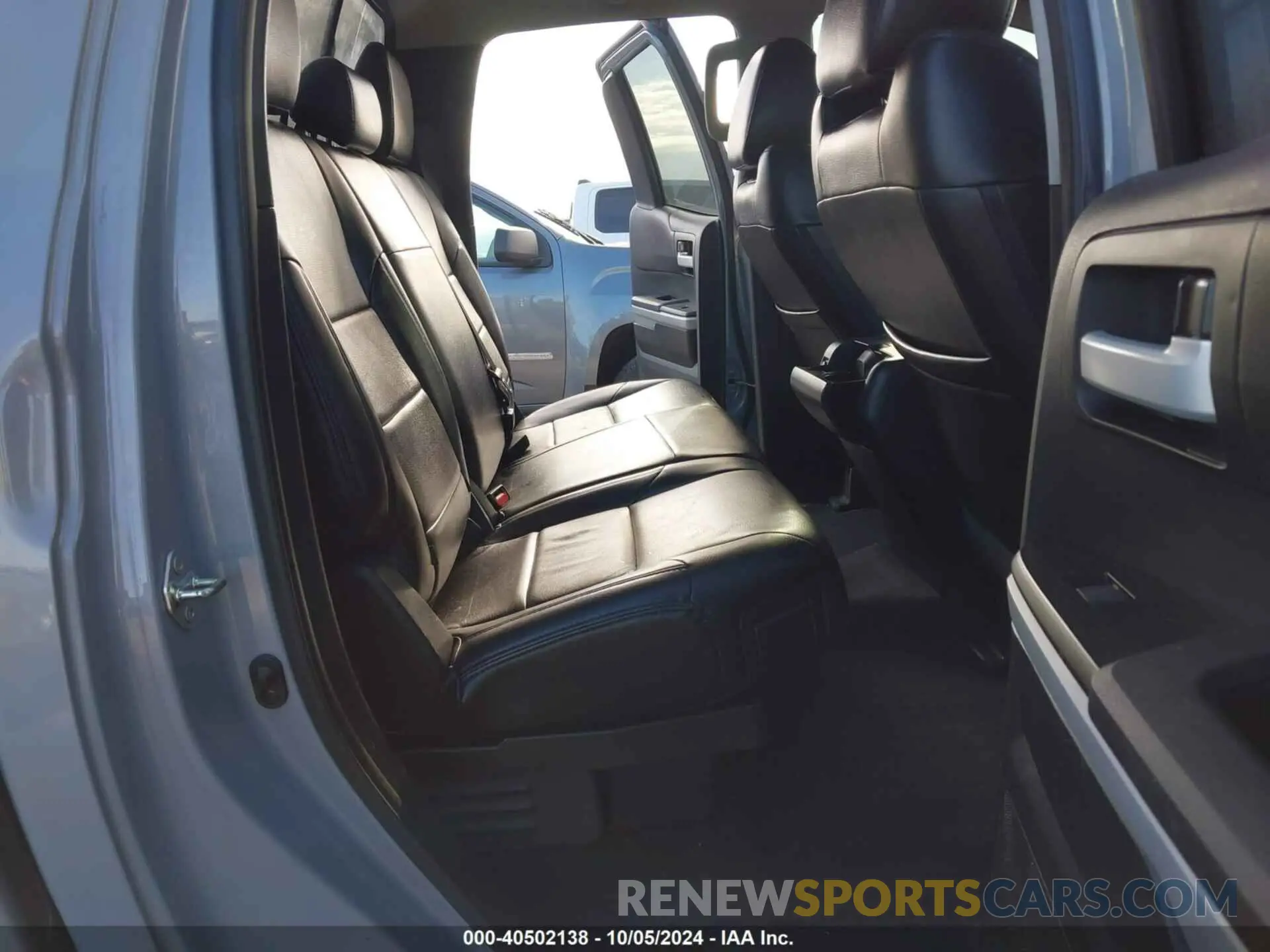 8 fotografías del automóvil dañado 5TFUW5F1XKX846322 TOYOTA TUNDRA 2019