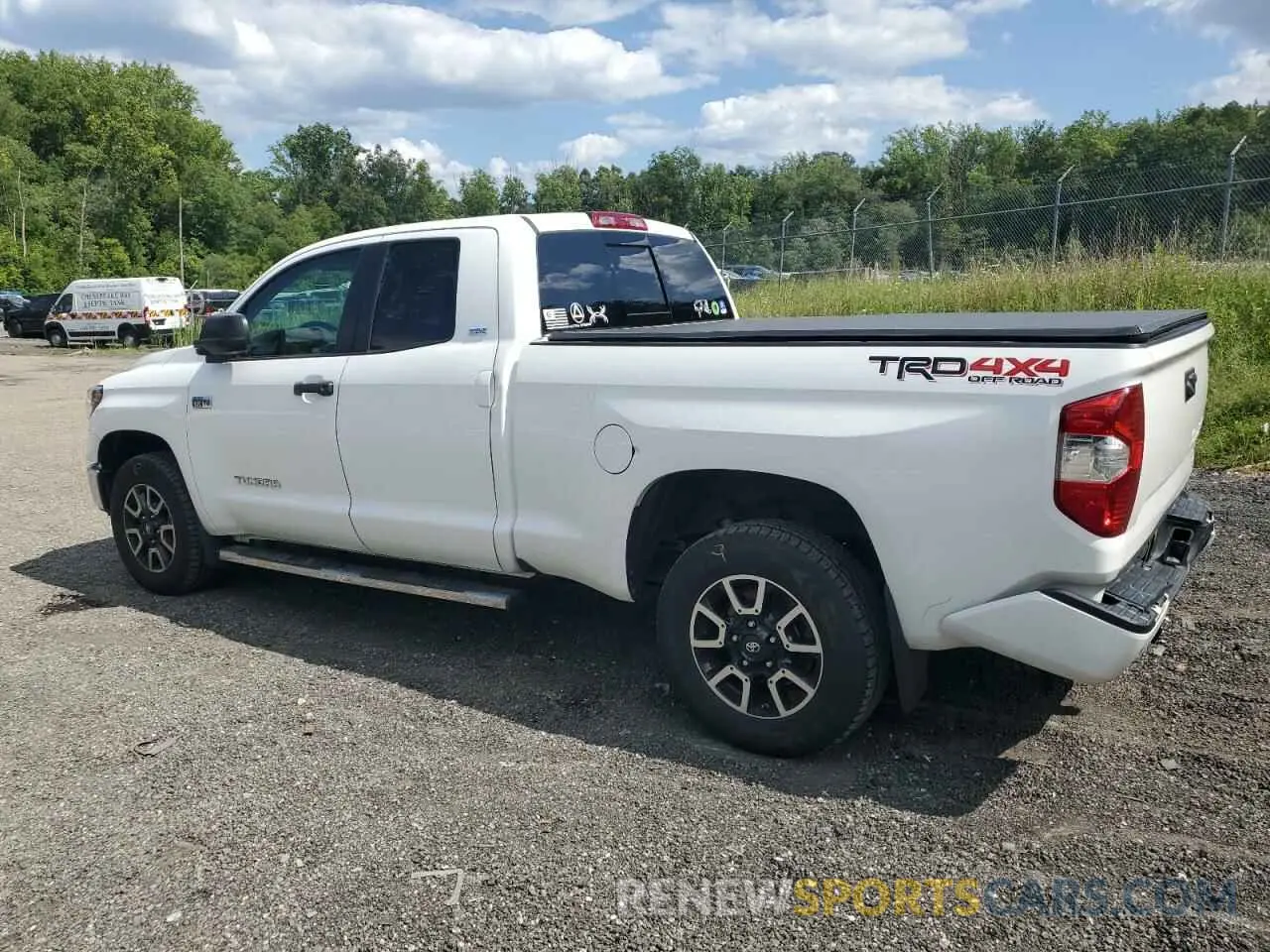 2 fotografías del automóvil dañado 5TFUY5F10KX784813 TOYOTA TUNDRA 2019