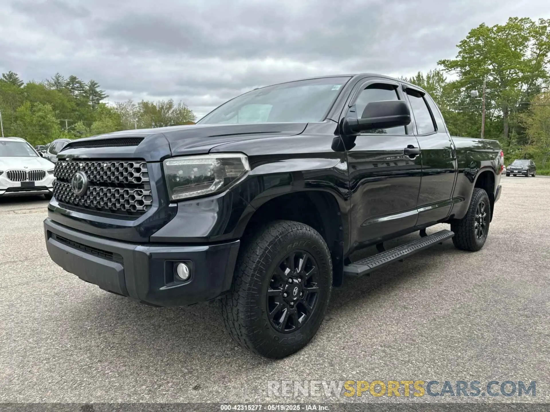 2 fotografías del automóvil dañado 5TFUY5F13KX815620 TOYOTA TUNDRA 2019