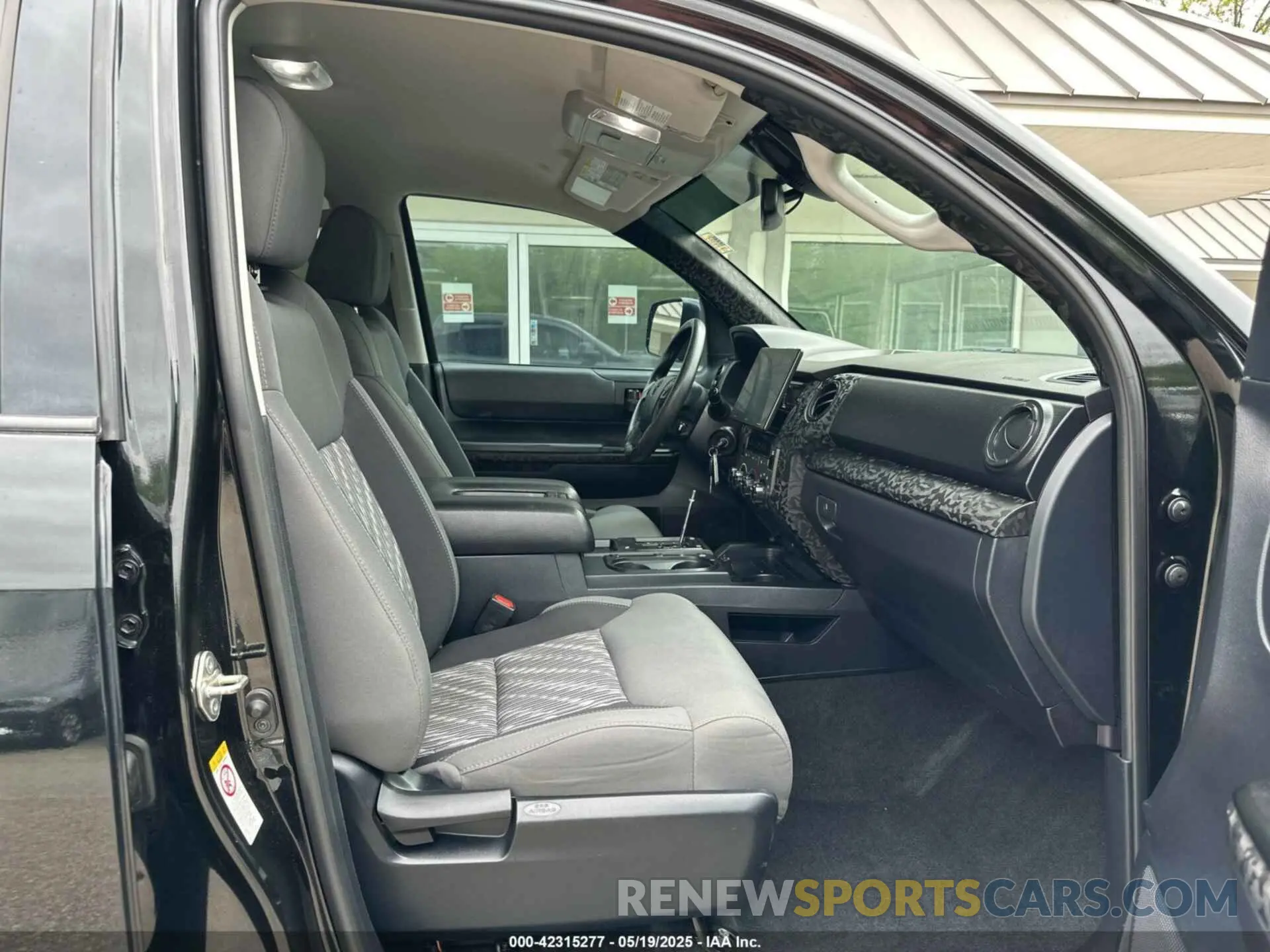 5 fotografías del automóvil dañado 5TFUY5F13KX815620 TOYOTA TUNDRA 2019