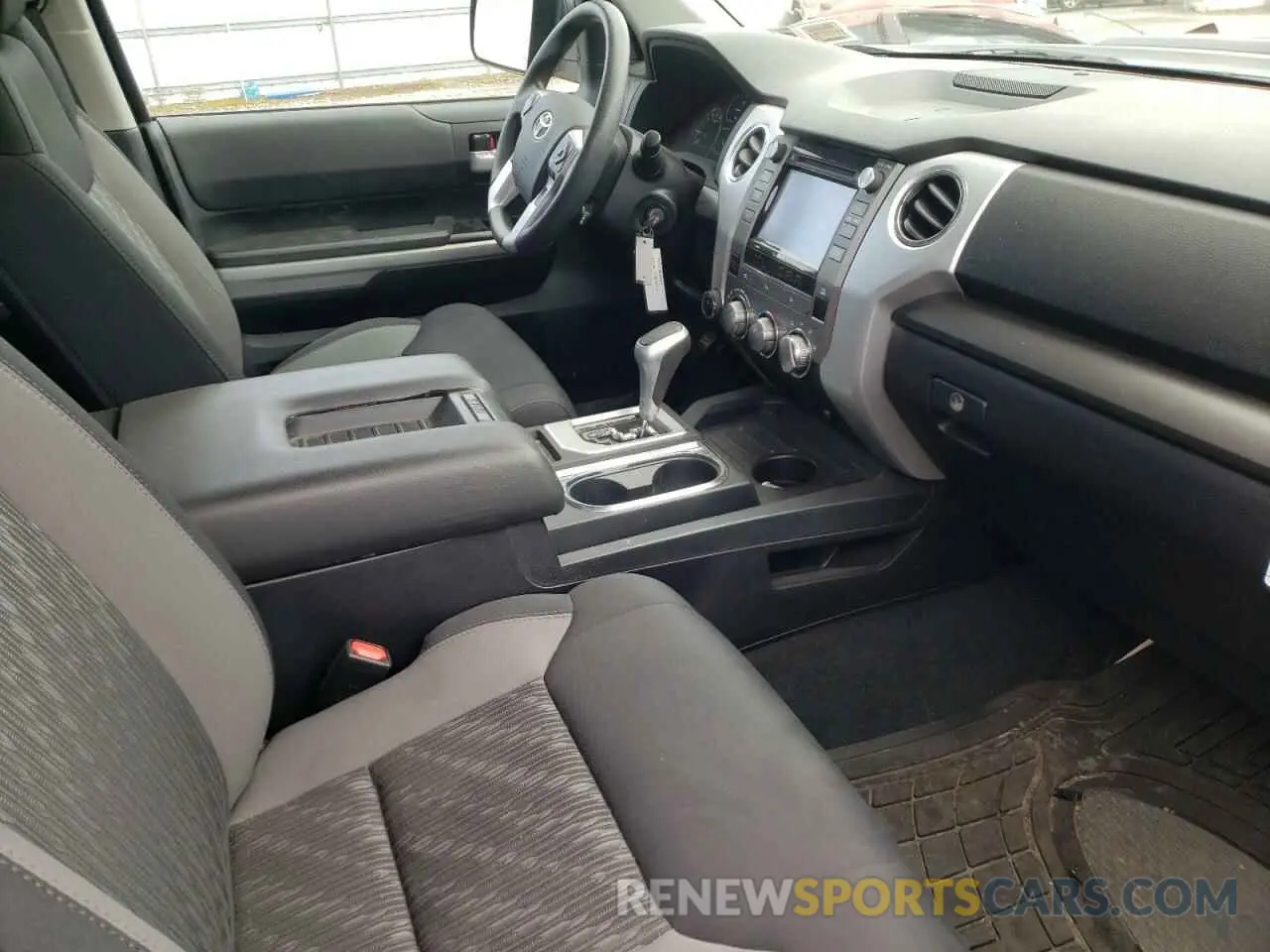 5 fotografías del automóvil dañado 5TFUY5F16KX841418 TOYOTA TUNDRA 2019