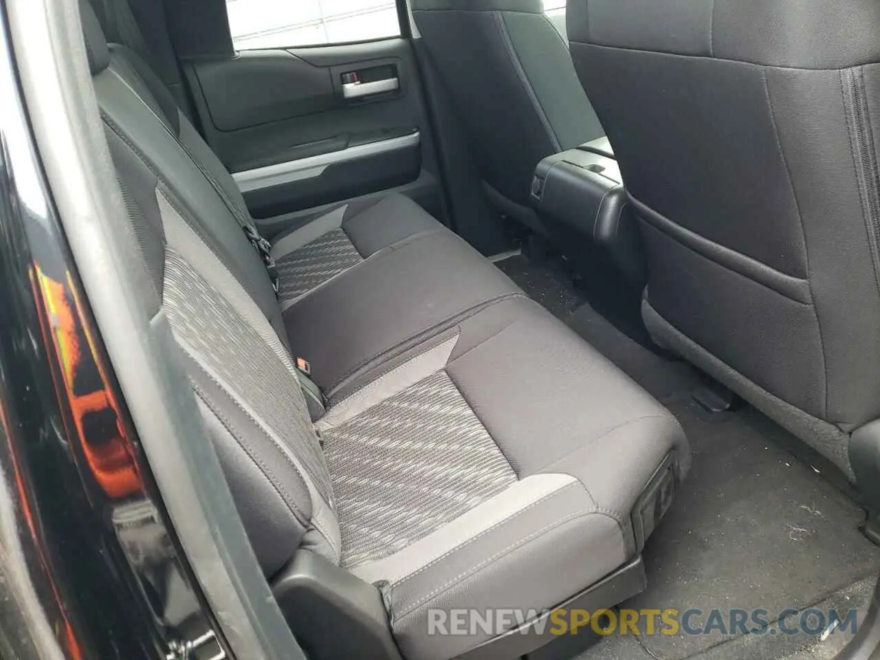 6 fotografías del automóvil dañado 5TFUY5F16KX841418 TOYOTA TUNDRA 2019