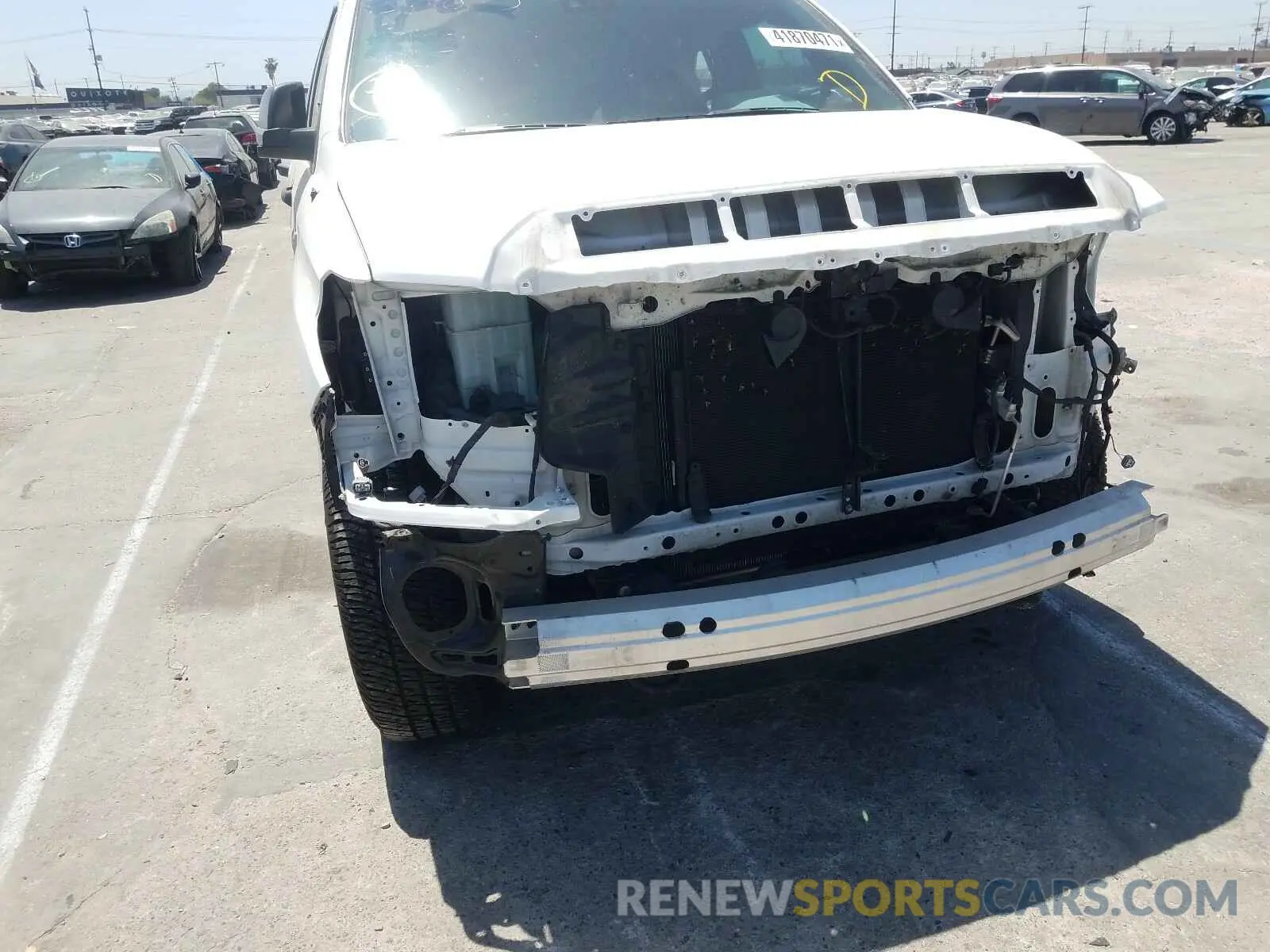 9 fotografías del automóvil dañado 5TFUY5F19KX825164 TOYOTA TUNDRA 2019