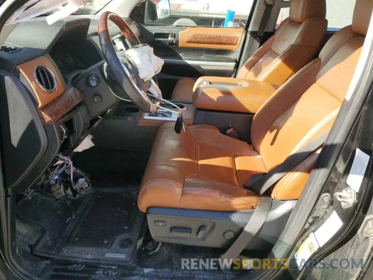 7 fotografías del automóvil dañado 5TFAY5F11LX883080 TOYOTA TUNDRA 2020