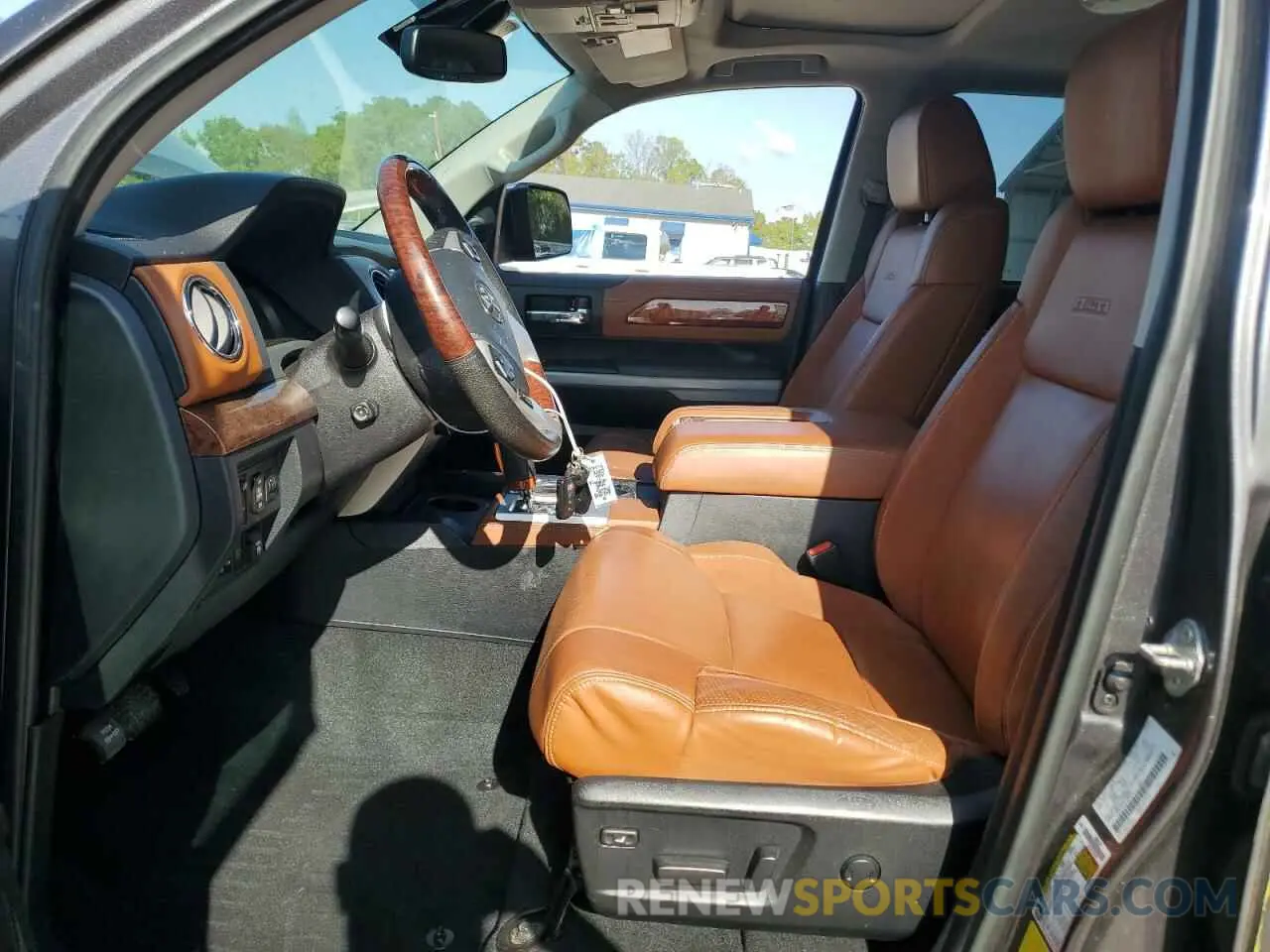 7 fotografías del automóvil dañado 5TFAY5F12LX941777 TOYOTA TUNDRA 2020