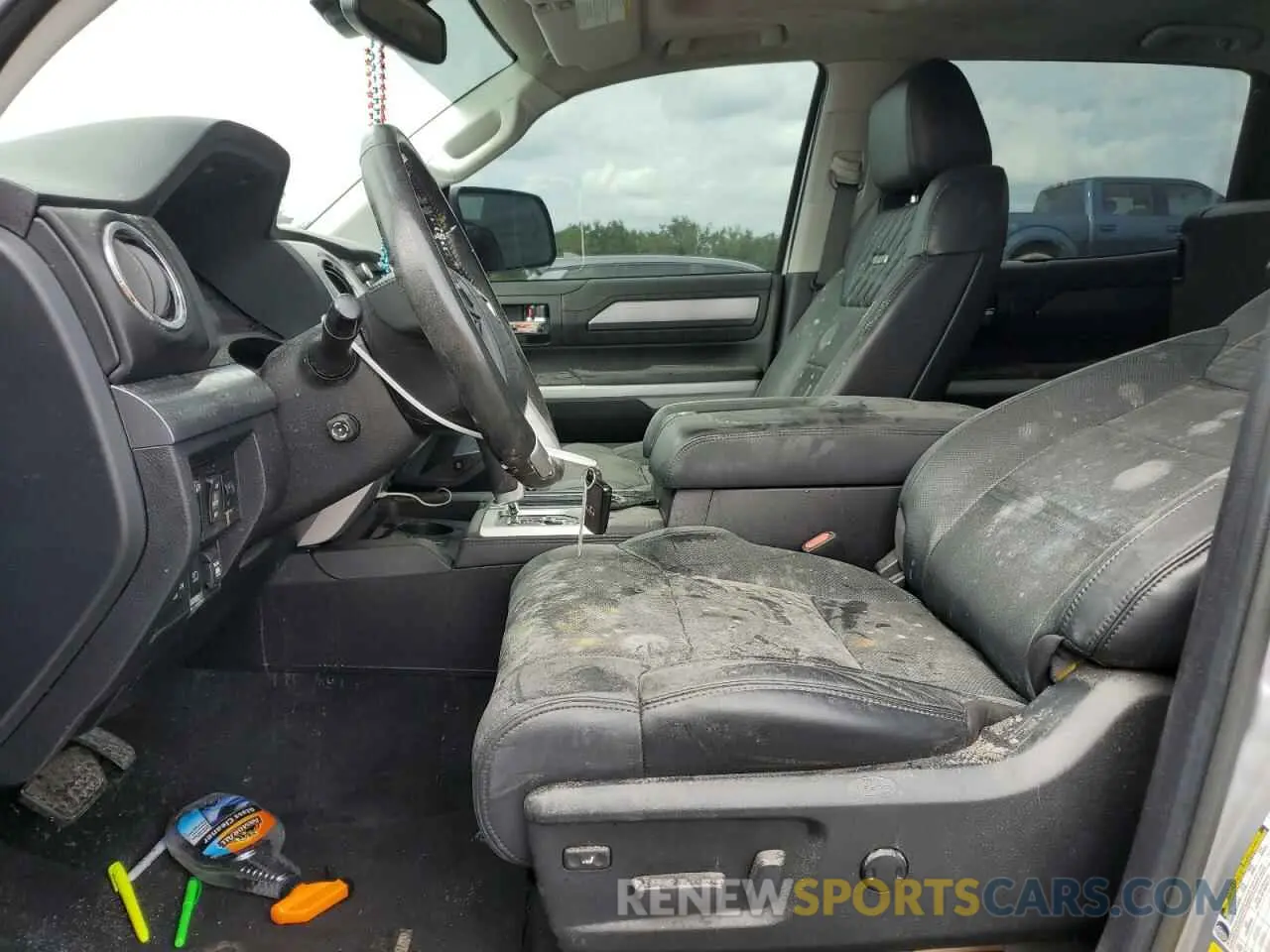 7 fotografías del automóvil dañado 5TFAY5F13LX933090 TOYOTA TUNDRA 2020