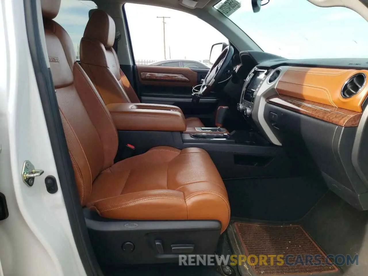5 fotografías del automóvil dañado 5TFAY5F16LX925078 TOYOTA TUNDRA 2020