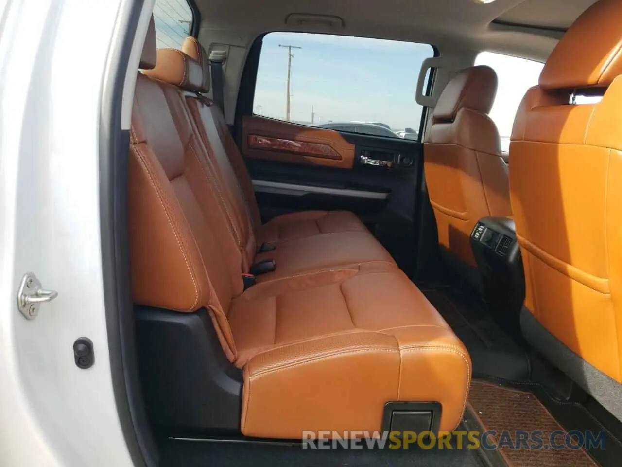 6 fotografías del automóvil dañado 5TFAY5F16LX925078 TOYOTA TUNDRA 2020