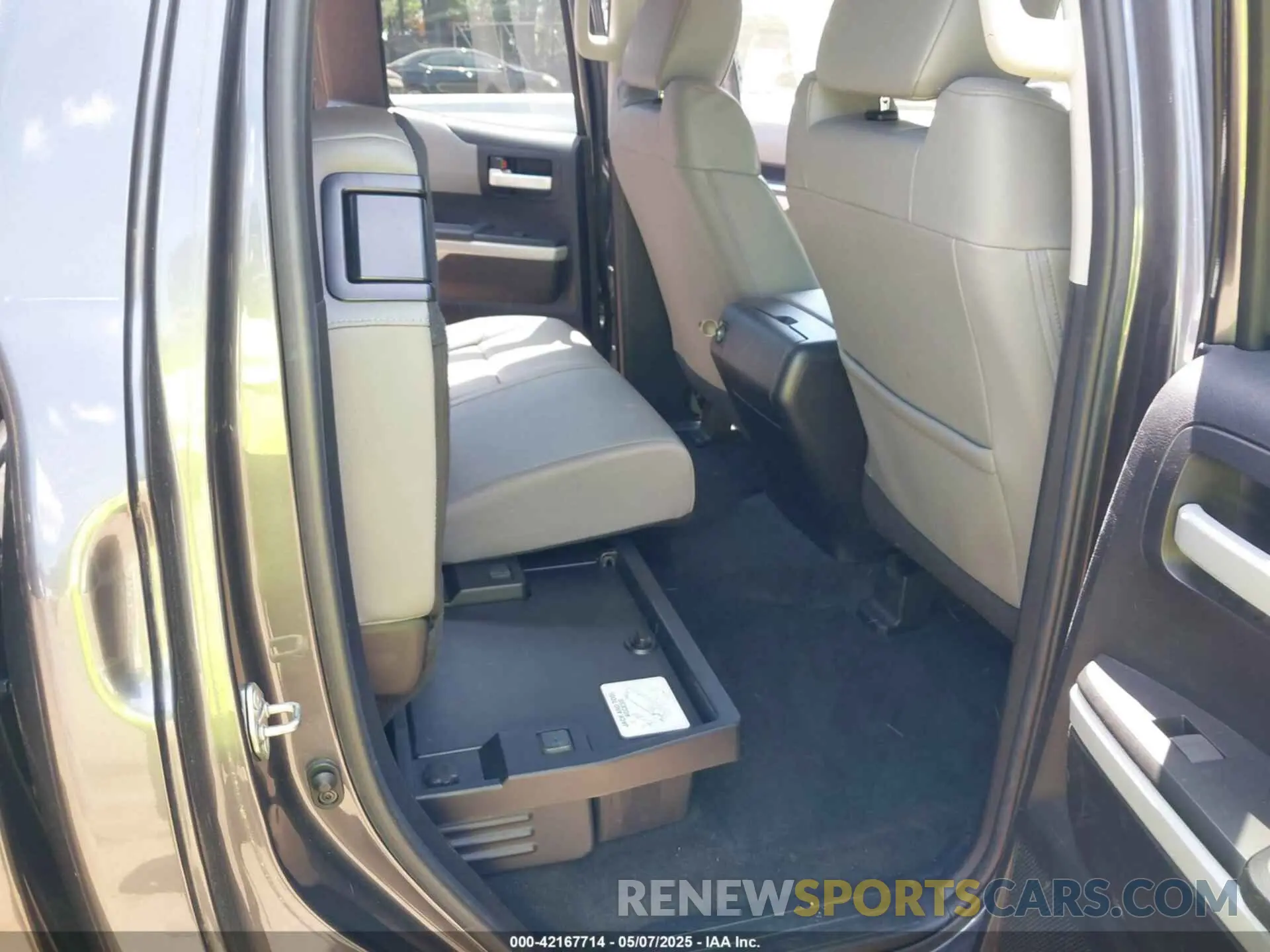 8 fotografías del automóvil dañado 5TFBY5F17LX889096 TOYOTA TUNDRA 2020