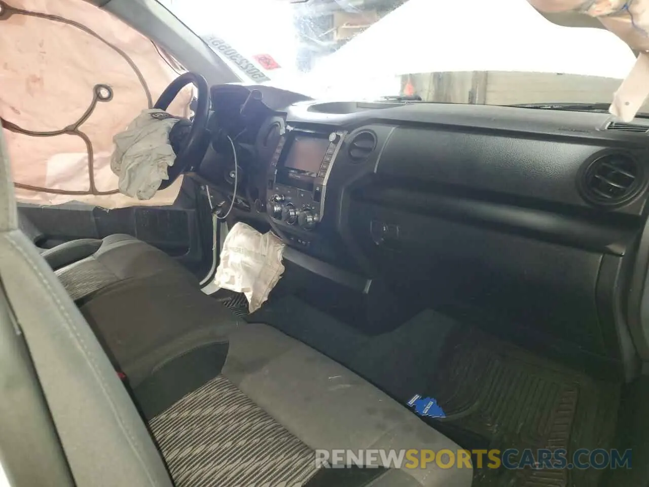 8 fotografías del automóvil dañado 5TFCY5F15LX026558 TOYOTA TUNDRA 2020