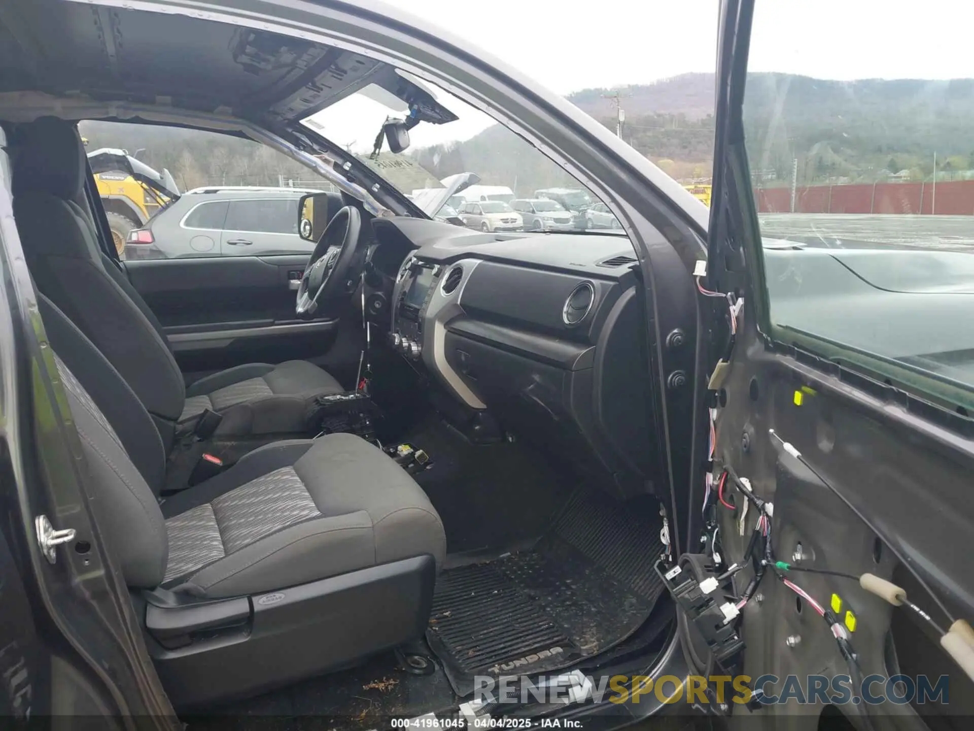 5 fotografías del automóvil dañado 5TFDY5F10LX941225 TOYOTA TUNDRA 2020
