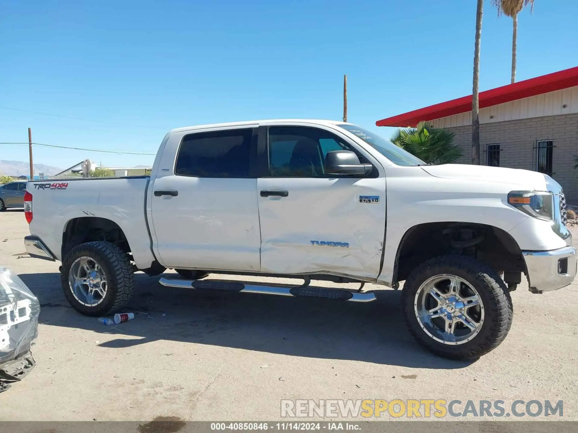 13 fotografías del automóvil dañado 5TFDY5F11LX884050 TOYOTA TUNDRA 2020