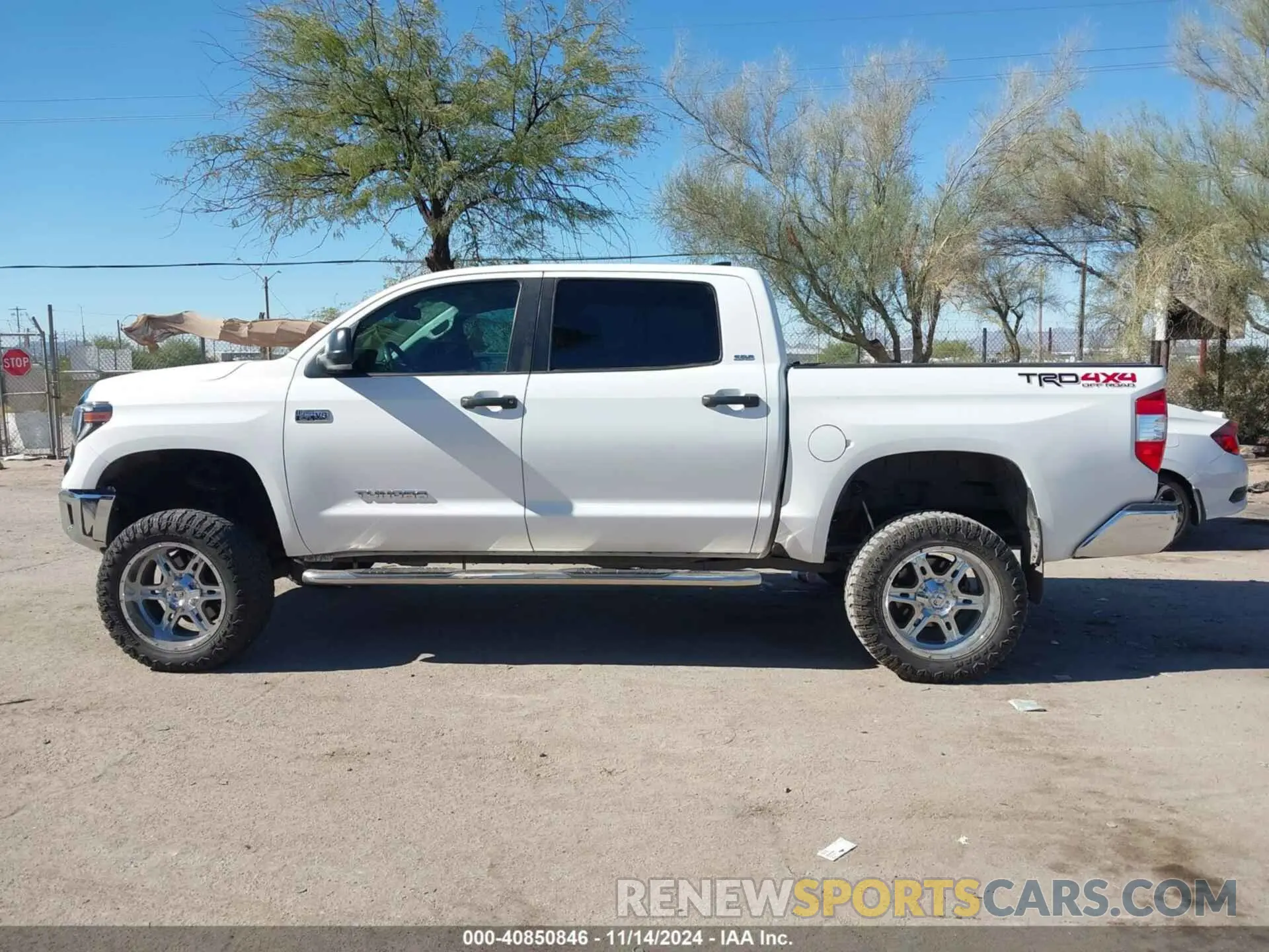 14 fotografías del automóvil dañado 5TFDY5F11LX884050 TOYOTA TUNDRA 2020