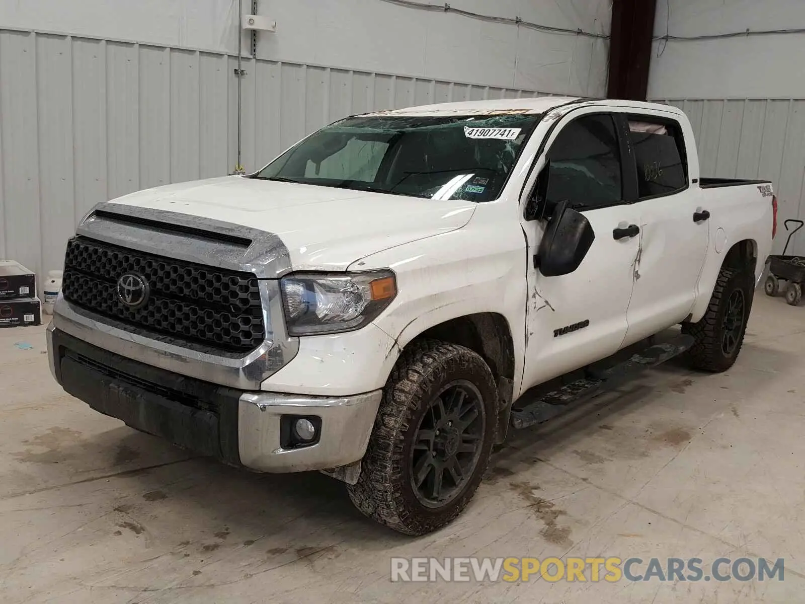 2 fotografías del automóvil dañado 5TFDY5F11LX952976 TOYOTA TUNDRA 2020