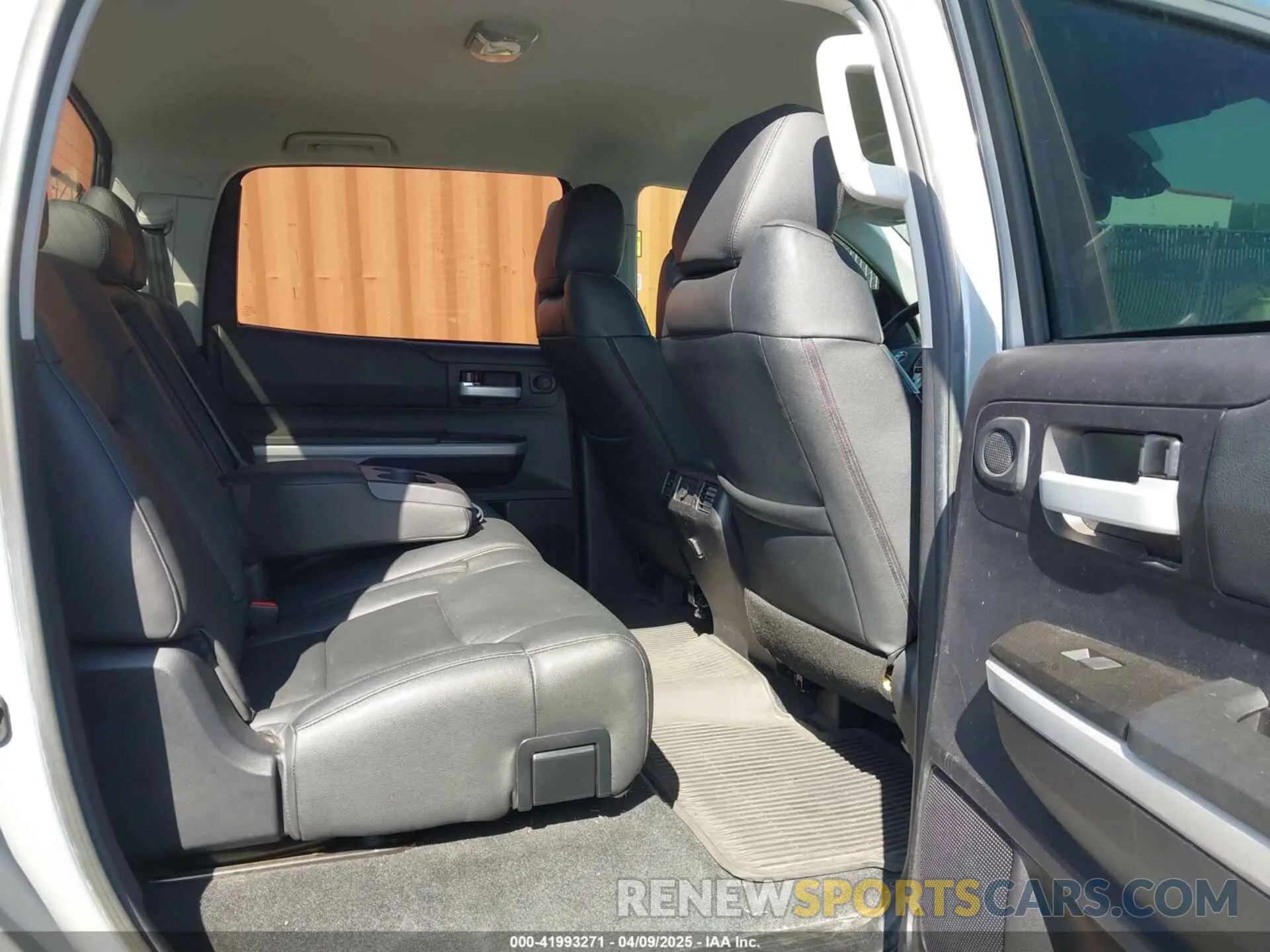8 fotografías del automóvil dañado 5TFDY5F15LX926882 TOYOTA TUNDRA 2020