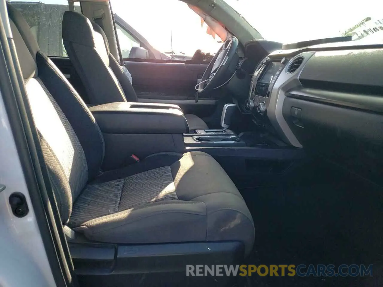 7 fotografías del automóvil dañado 5TFDY5F15LX942161 TOYOTA TUNDRA 2020