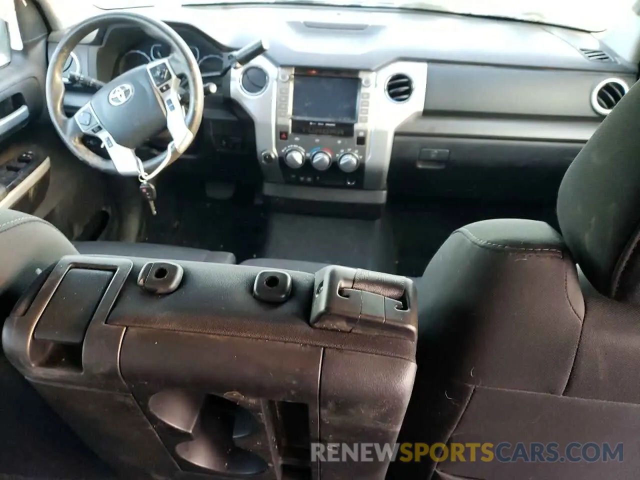 8 fotografías del automóvil dañado 5TFDY5F16LX910285 TOYOTA TUNDRA 2020