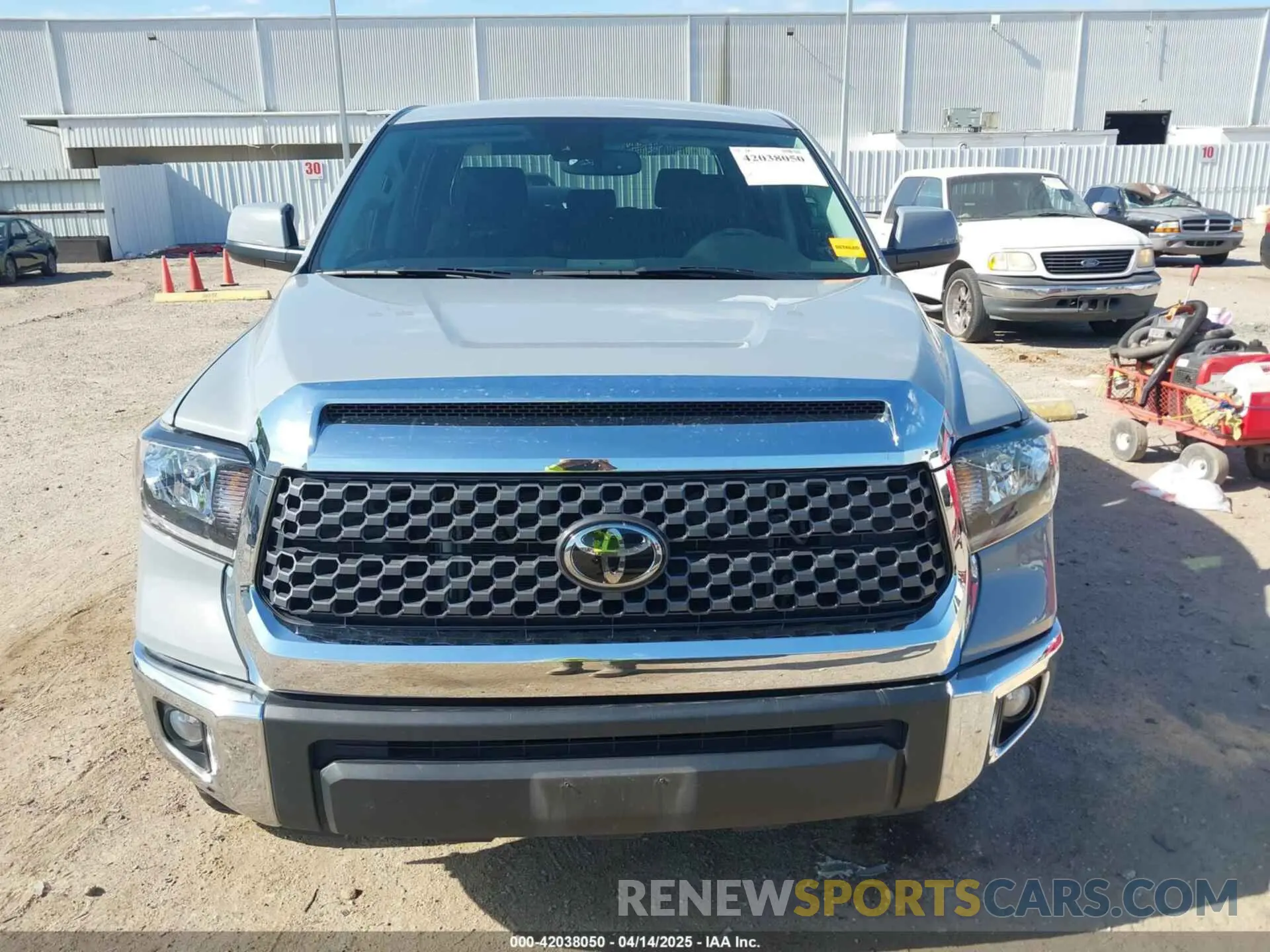 12 fotografías del automóvil dañado 5TFDY5F16LX942900 TOYOTA TUNDRA 2020