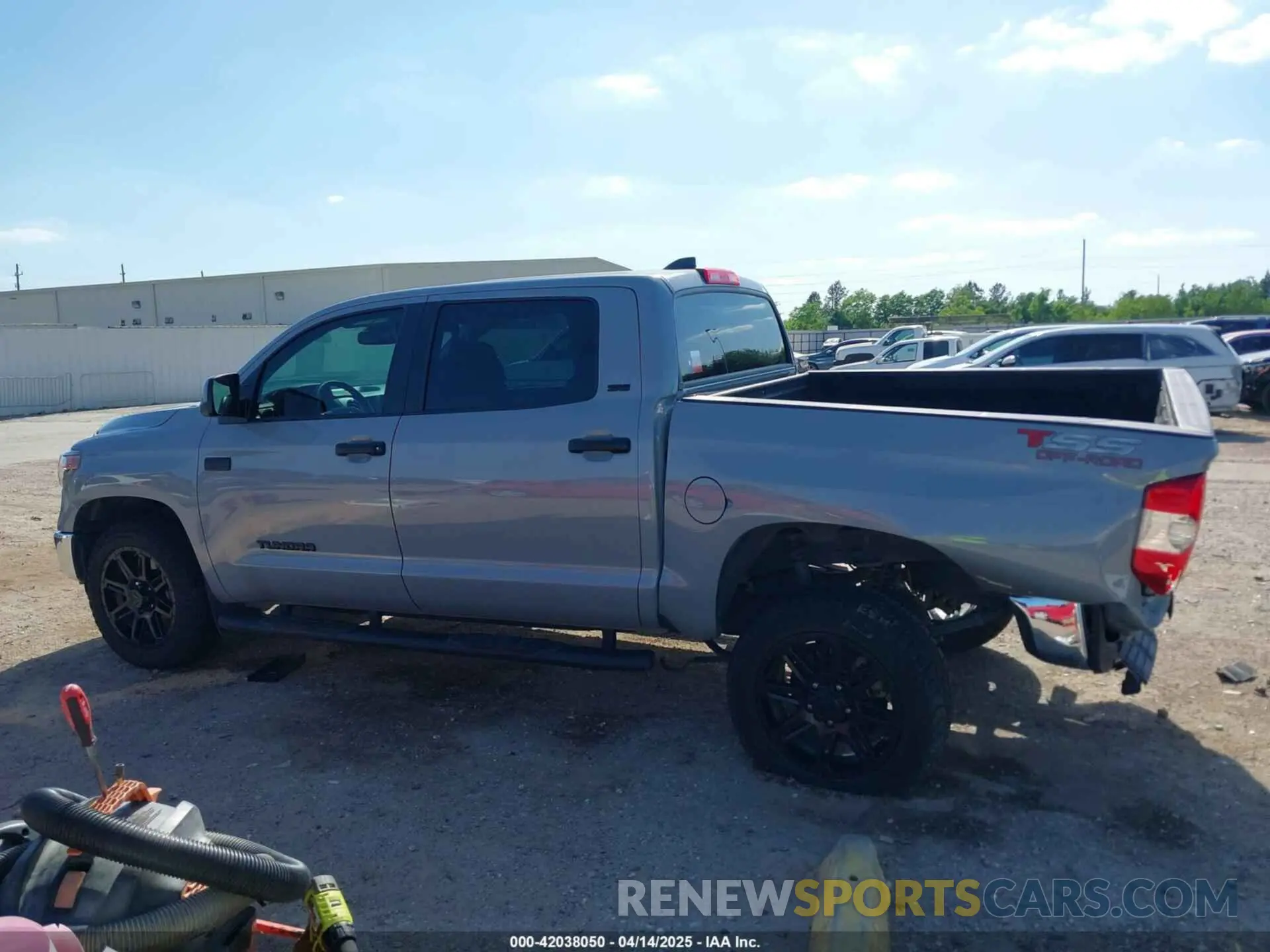14 fotografías del automóvil dañado 5TFDY5F16LX942900 TOYOTA TUNDRA 2020