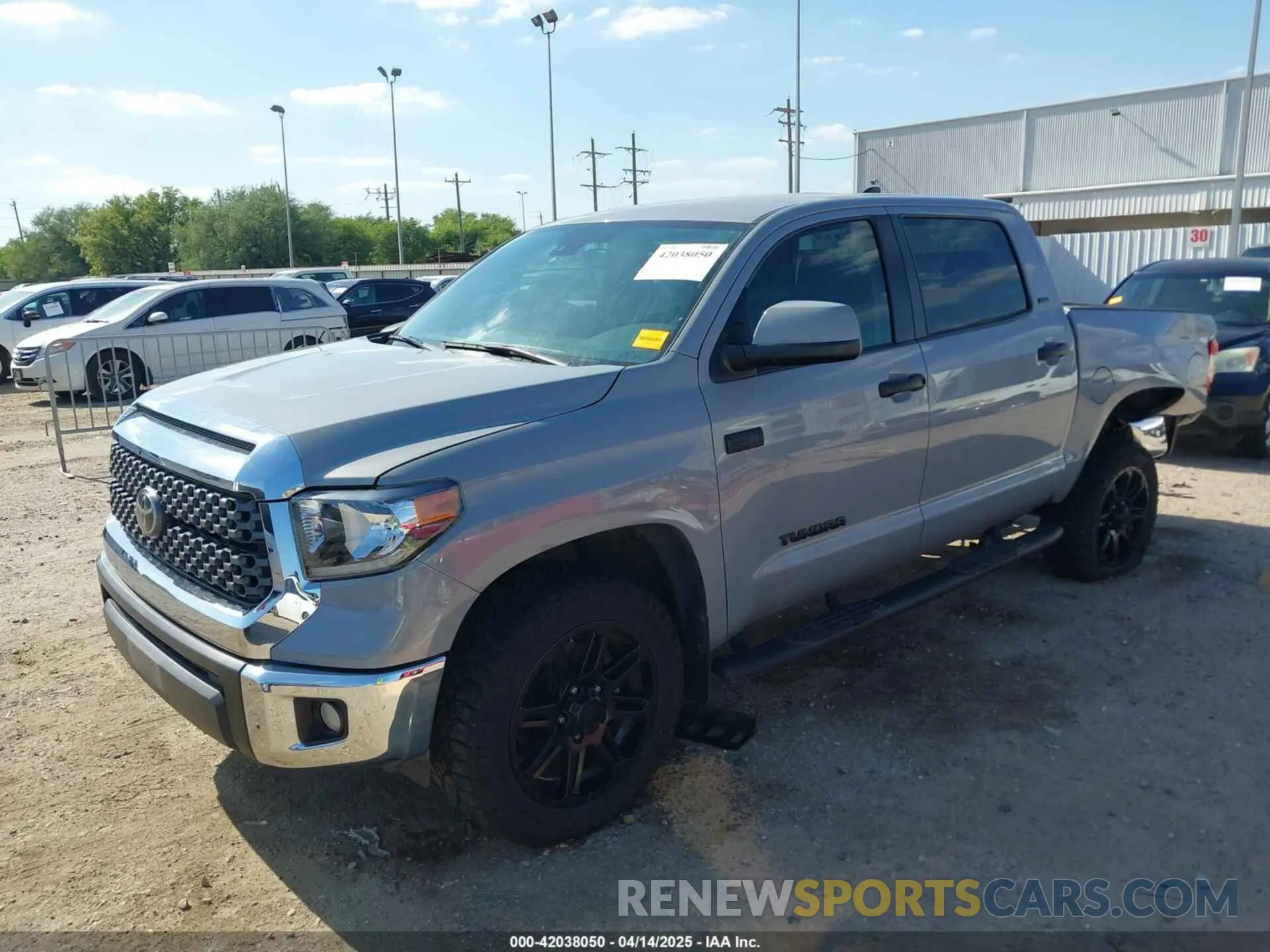 2 fotografías del automóvil dañado 5TFDY5F16LX942900 TOYOTA TUNDRA 2020