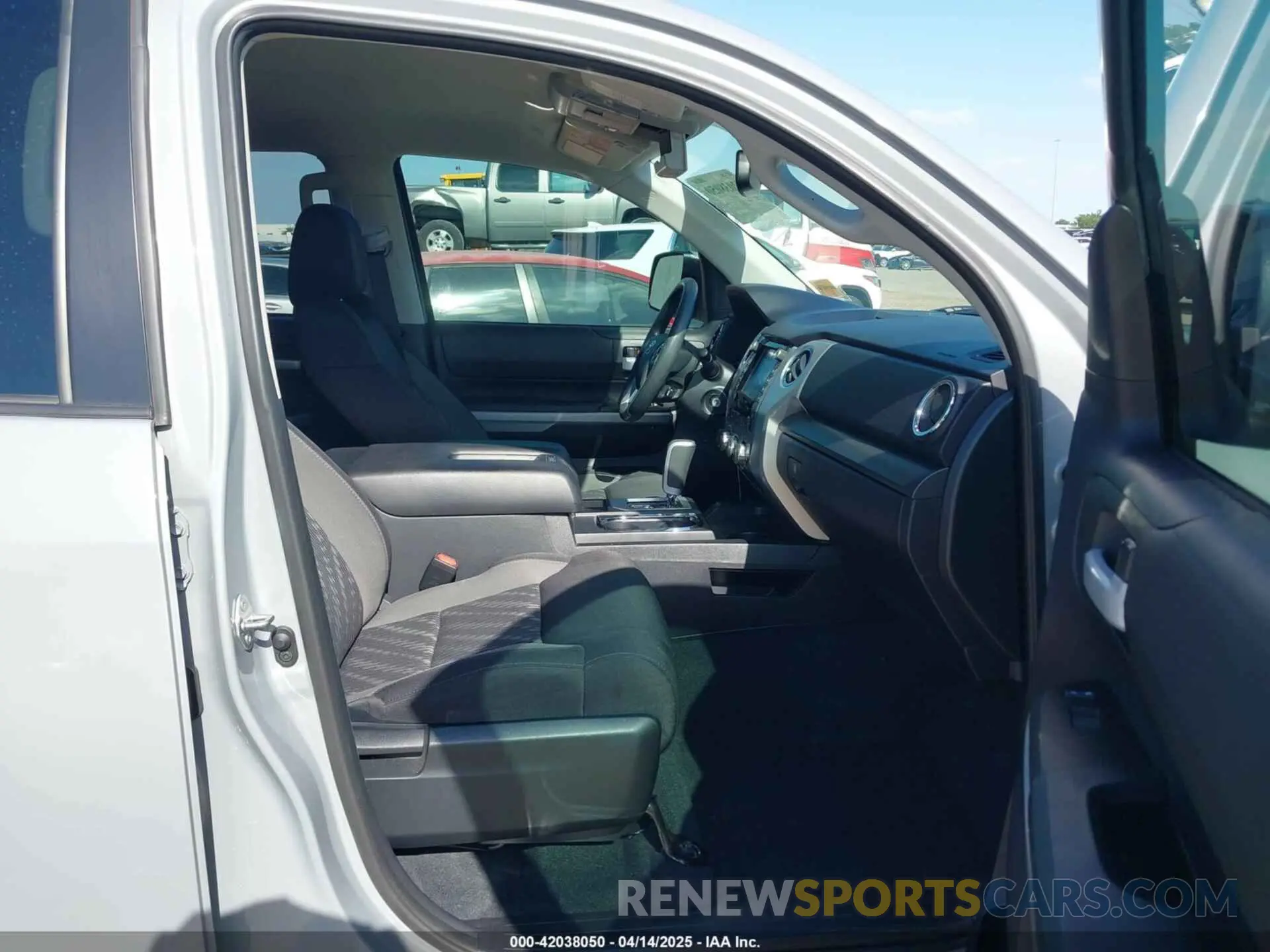 5 fotografías del automóvil dañado 5TFDY5F16LX942900 TOYOTA TUNDRA 2020