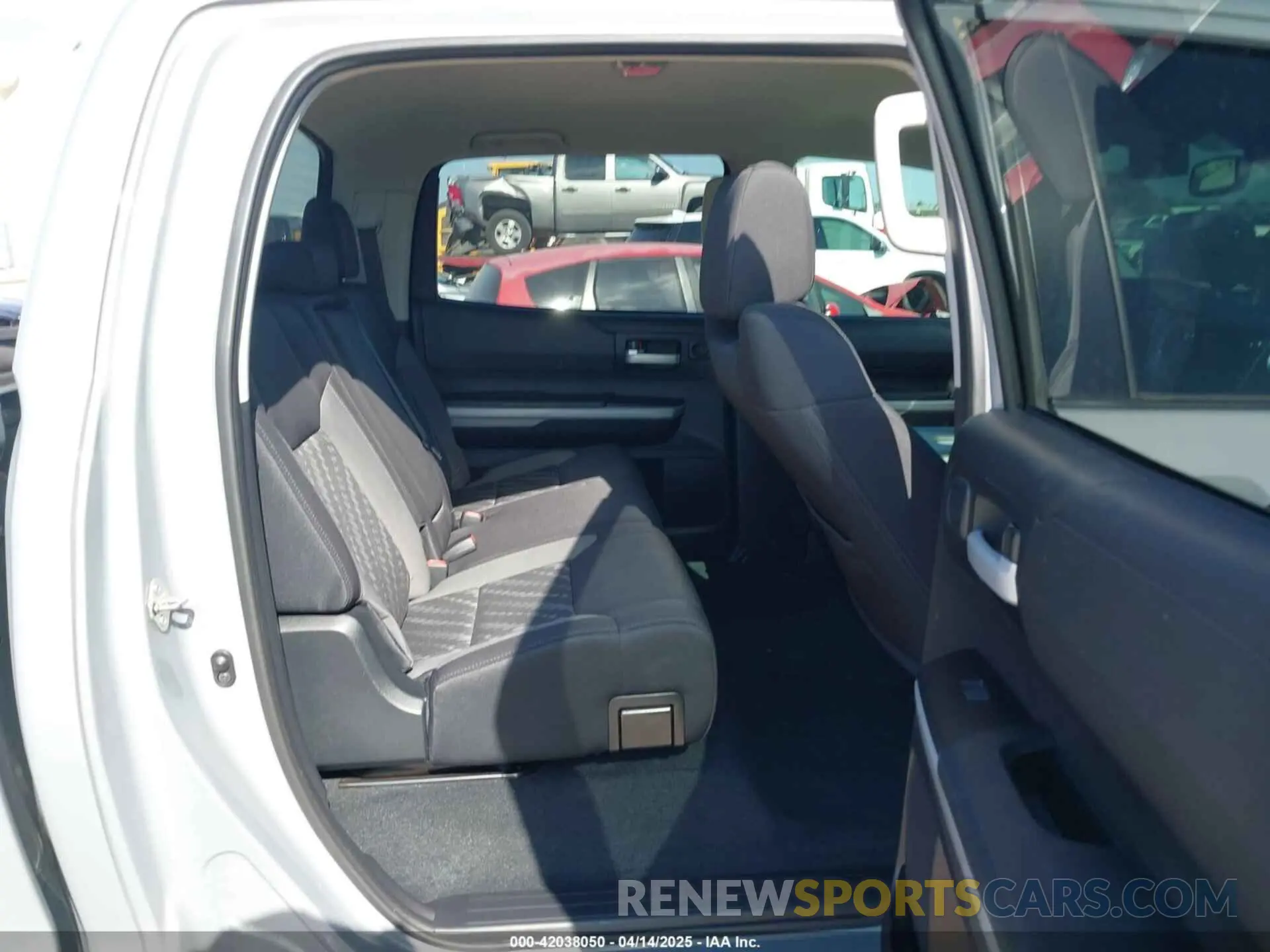 8 fotografías del automóvil dañado 5TFDY5F16LX942900 TOYOTA TUNDRA 2020