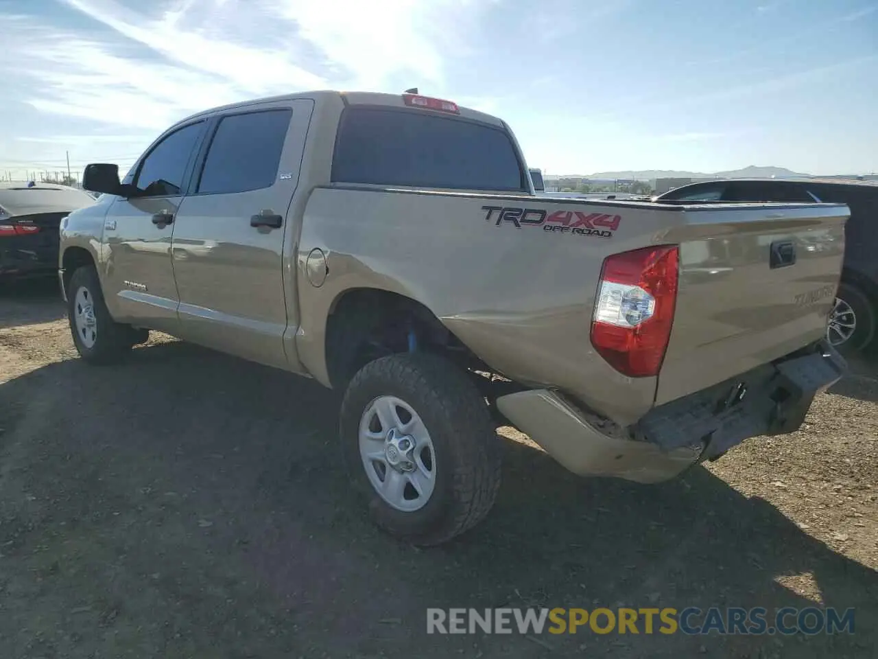 2 fotografías del automóvil dañado 5TFDY5F18LX927931 TOYOTA TUNDRA 2020