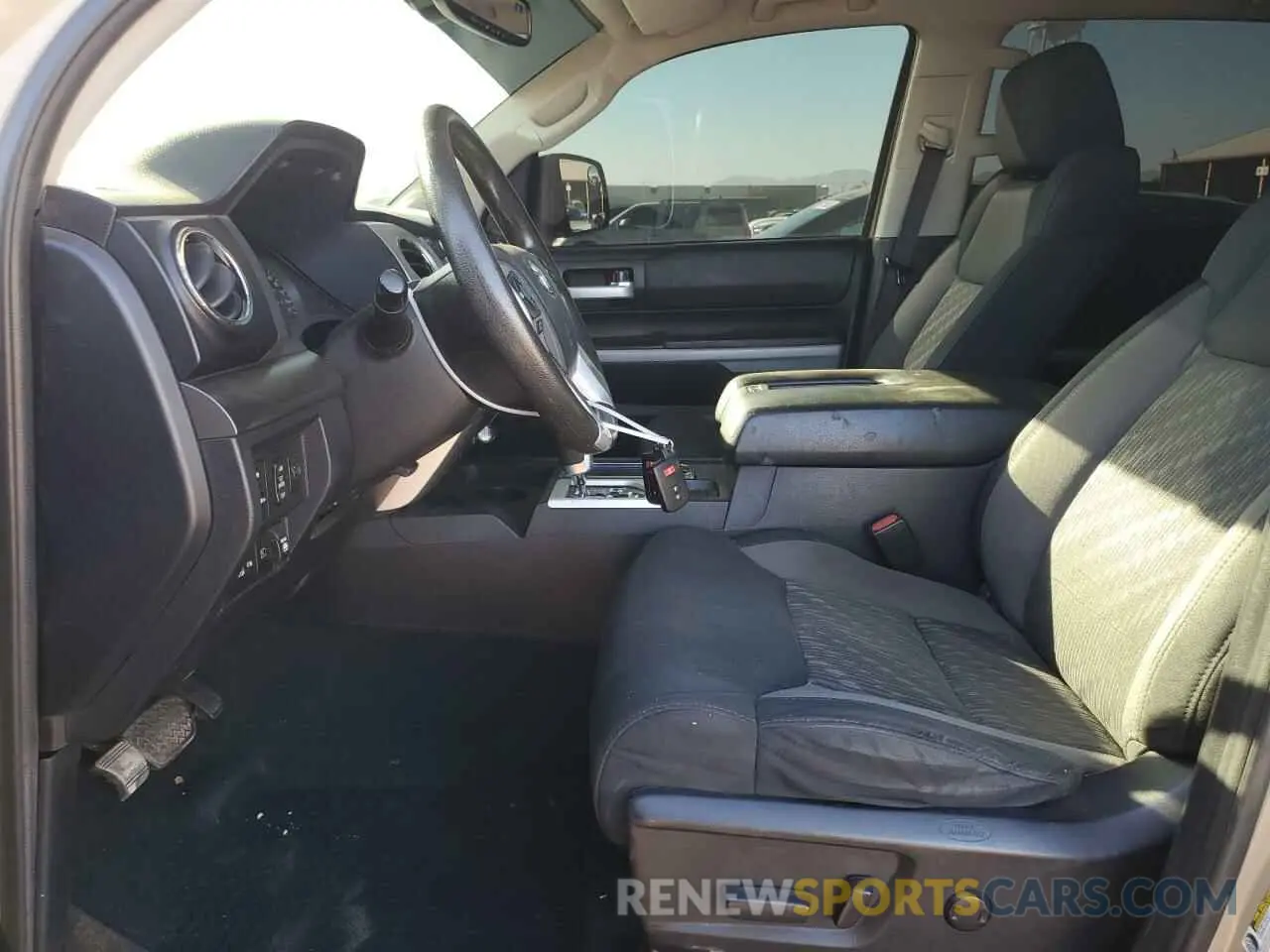 7 fotografías del automóvil dañado 5TFDY5F18LX927931 TOYOTA TUNDRA 2020