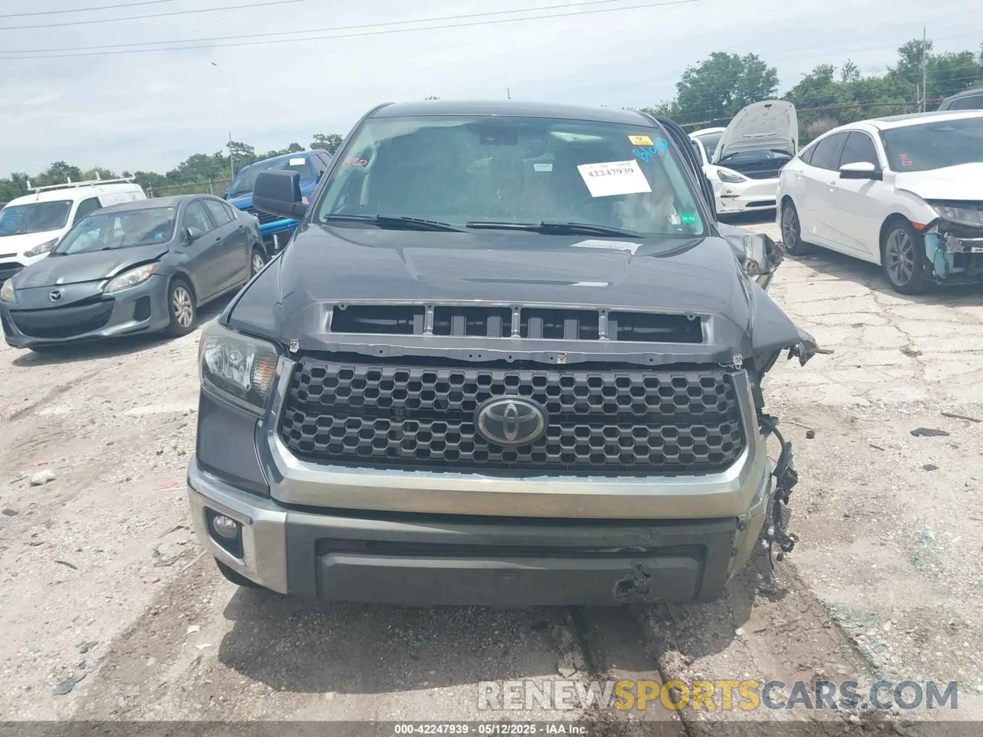 11 fotografías del automóvil dañado 5TFEY5F13LX265681 TOYOTA TUNDRA 2020