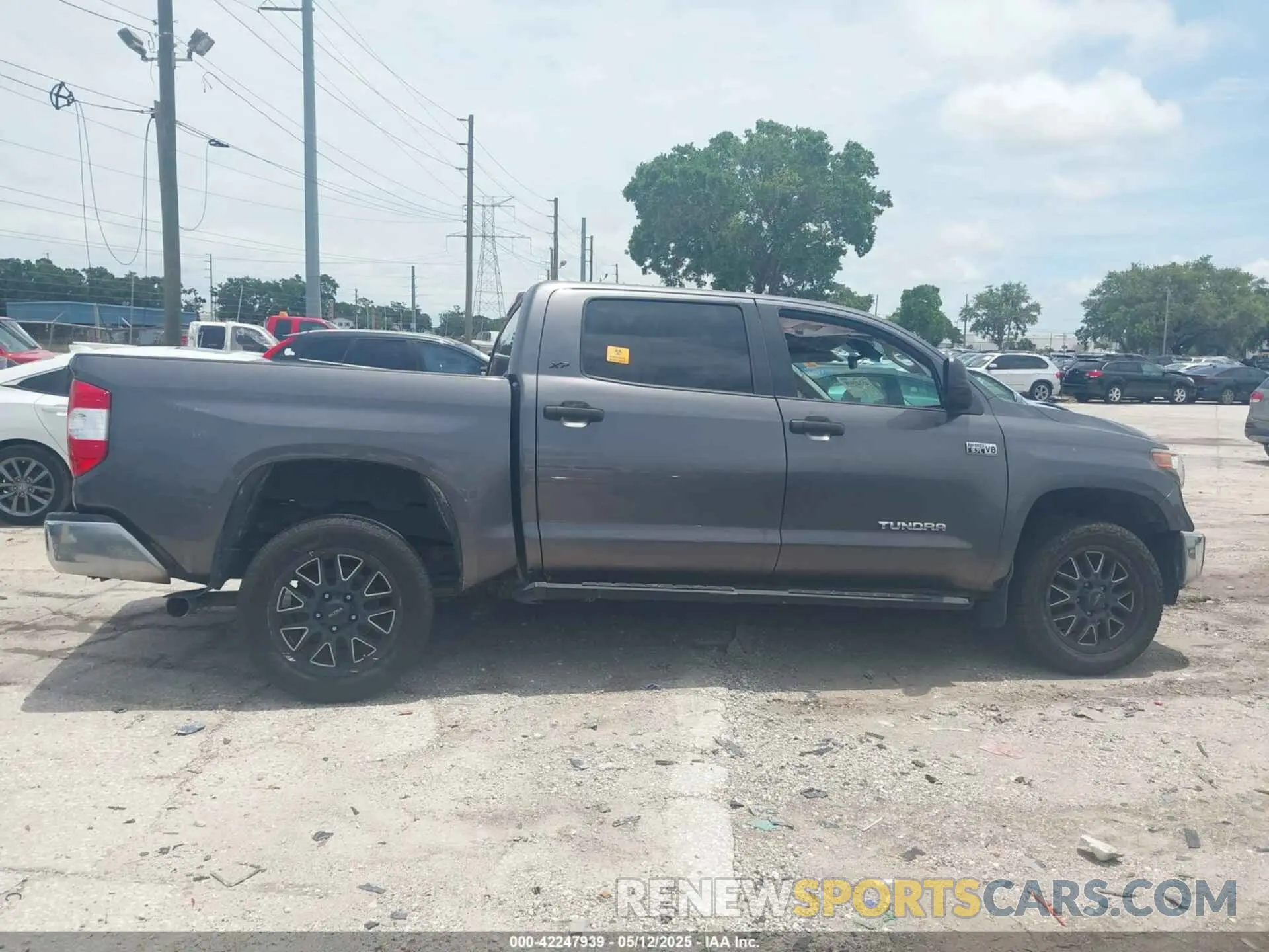 12 fotografías del automóvil dañado 5TFEY5F13LX265681 TOYOTA TUNDRA 2020