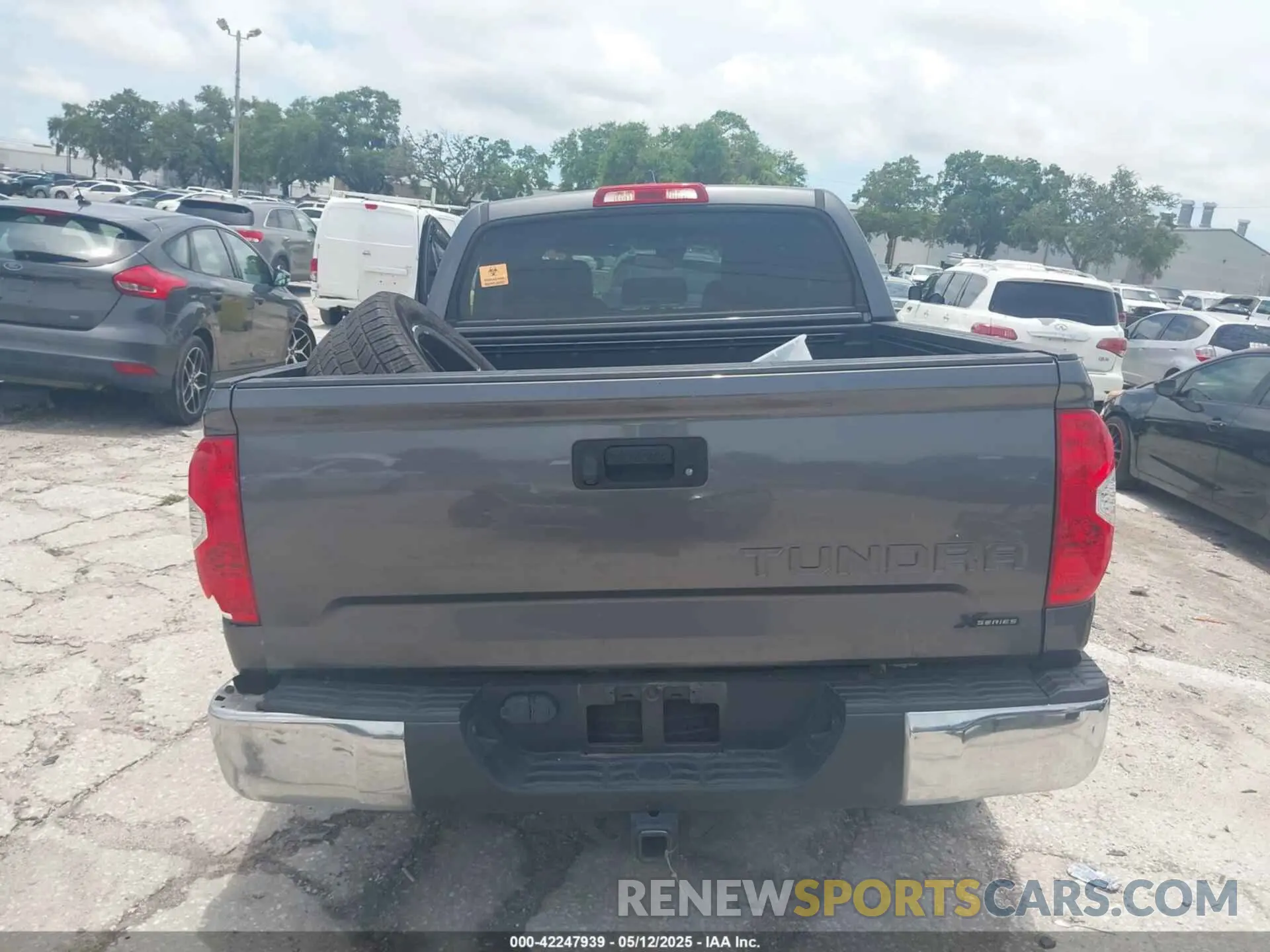 15 fotografías del automóvil dañado 5TFEY5F13LX265681 TOYOTA TUNDRA 2020