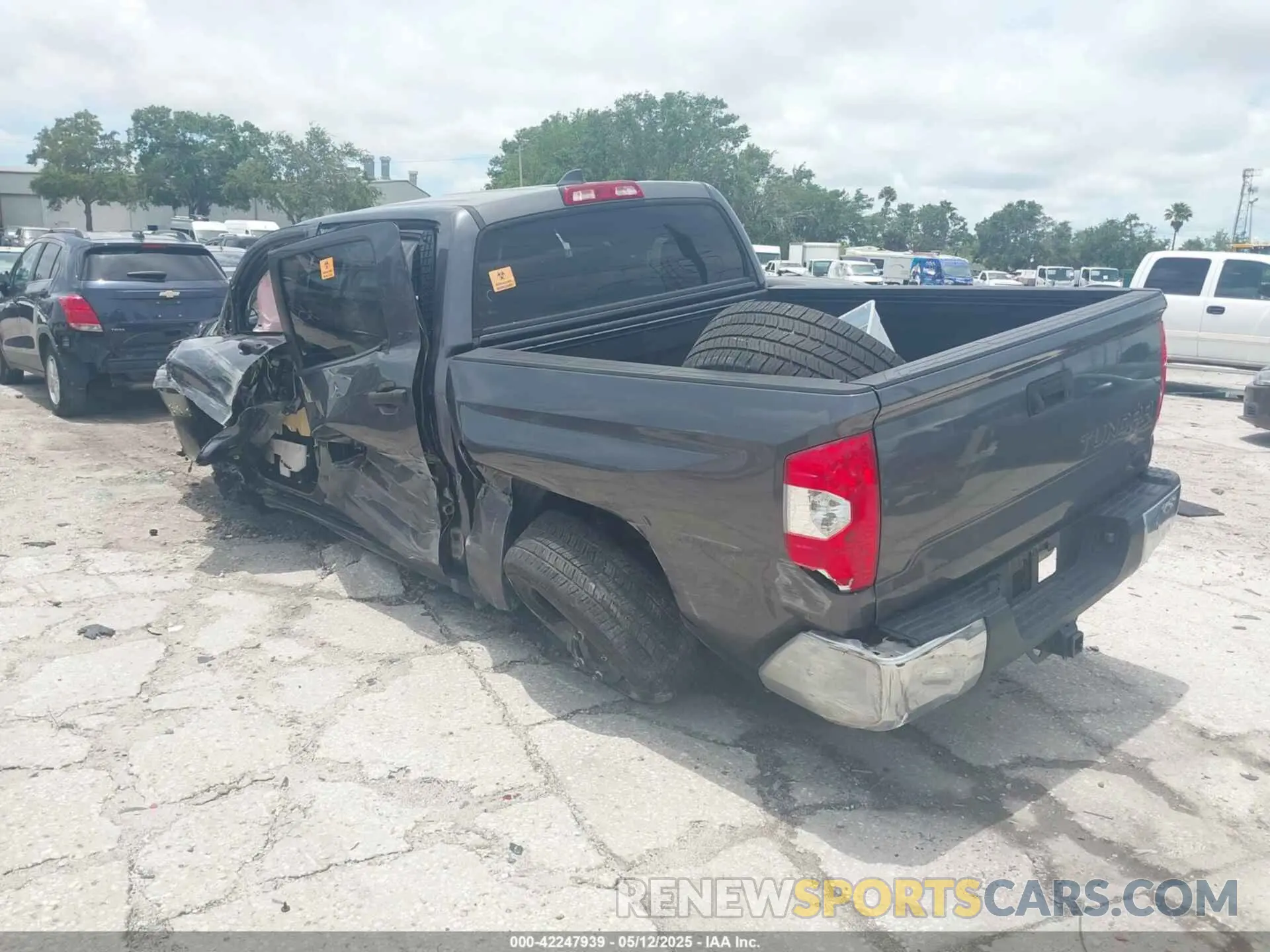 3 fotografías del automóvil dañado 5TFEY5F13LX265681 TOYOTA TUNDRA 2020