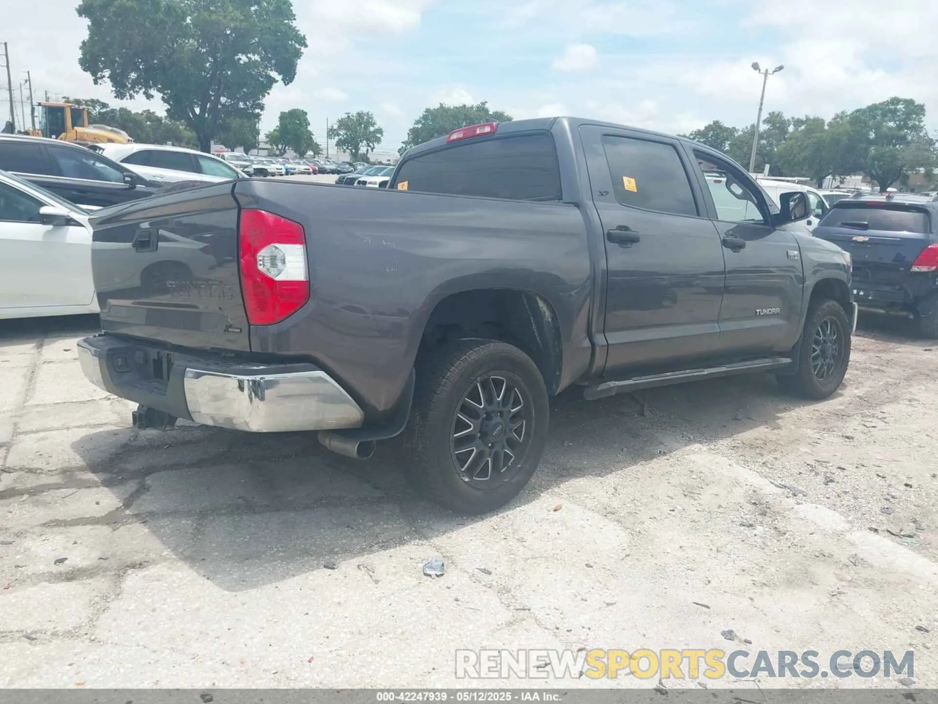 4 fotografías del automóvil dañado 5TFEY5F13LX265681 TOYOTA TUNDRA 2020