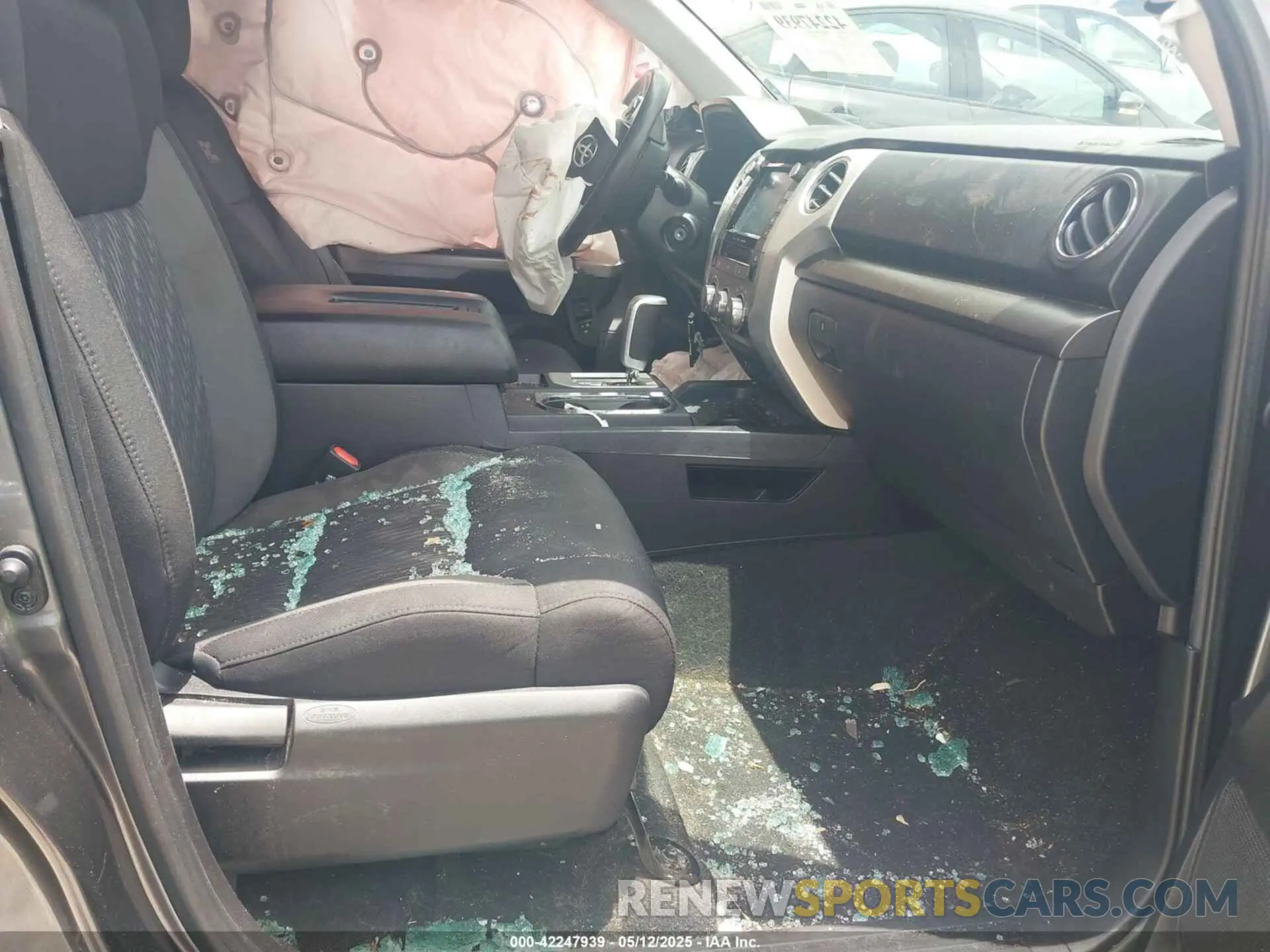 5 fotografías del automóvil dañado 5TFEY5F13LX265681 TOYOTA TUNDRA 2020