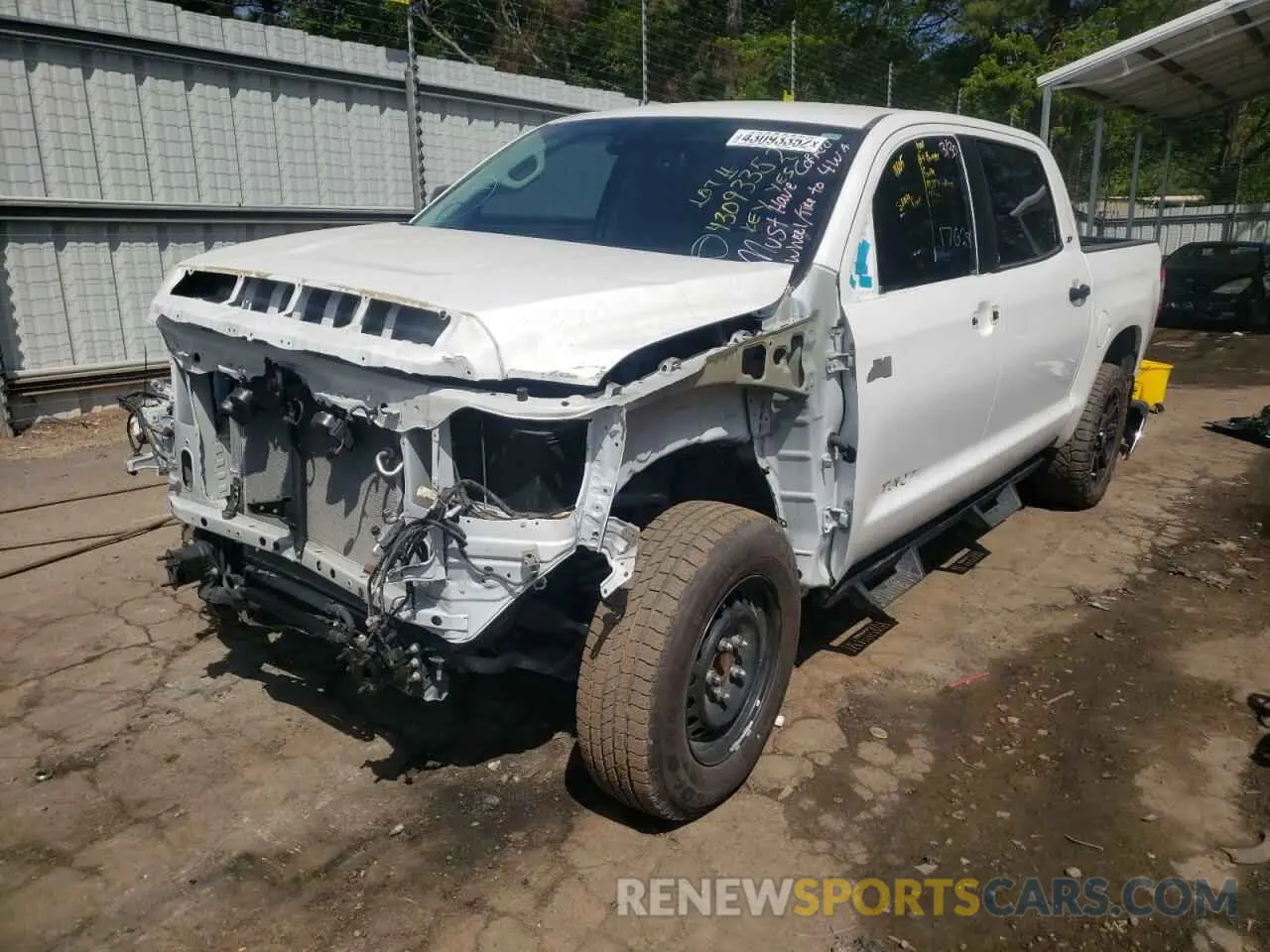 2 fotografías del automóvil dañado 5TFEY5F1XLX261529 TOYOTA TUNDRA 2020