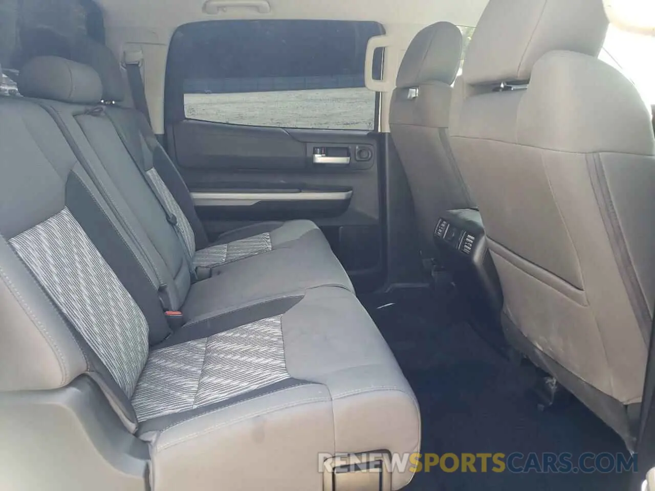 6 fotografías del automóvil dañado 5TFEY5F1XLX261529 TOYOTA TUNDRA 2020