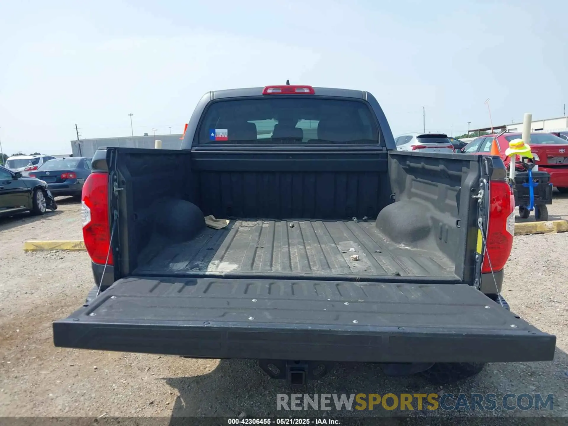 18 fotografías del automóvil dañado 5TFEY5F1XLX266049 TOYOTA TUNDRA 2020