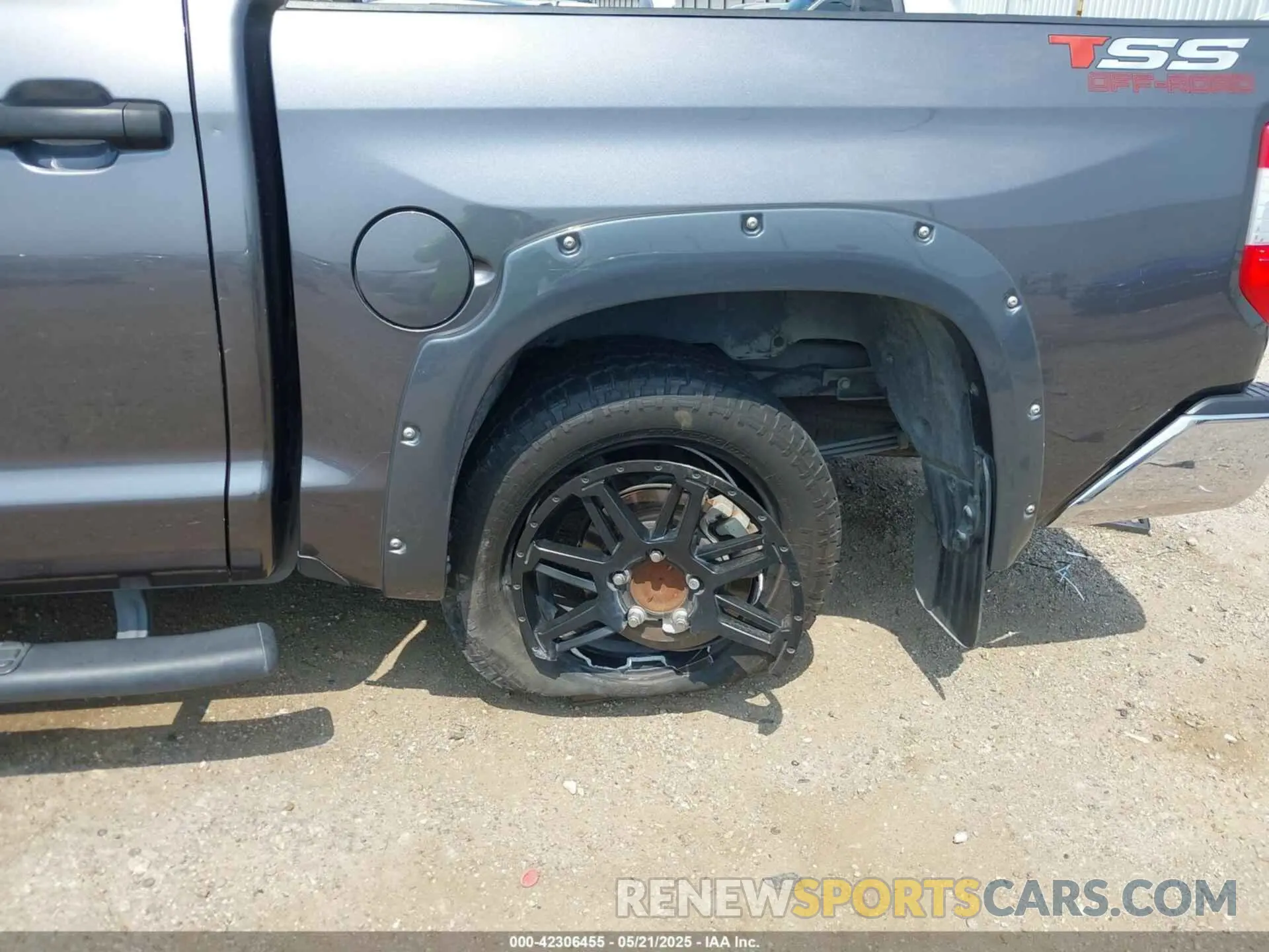 19 fotografías del automóvil dañado 5TFEY5F1XLX266049 TOYOTA TUNDRA 2020