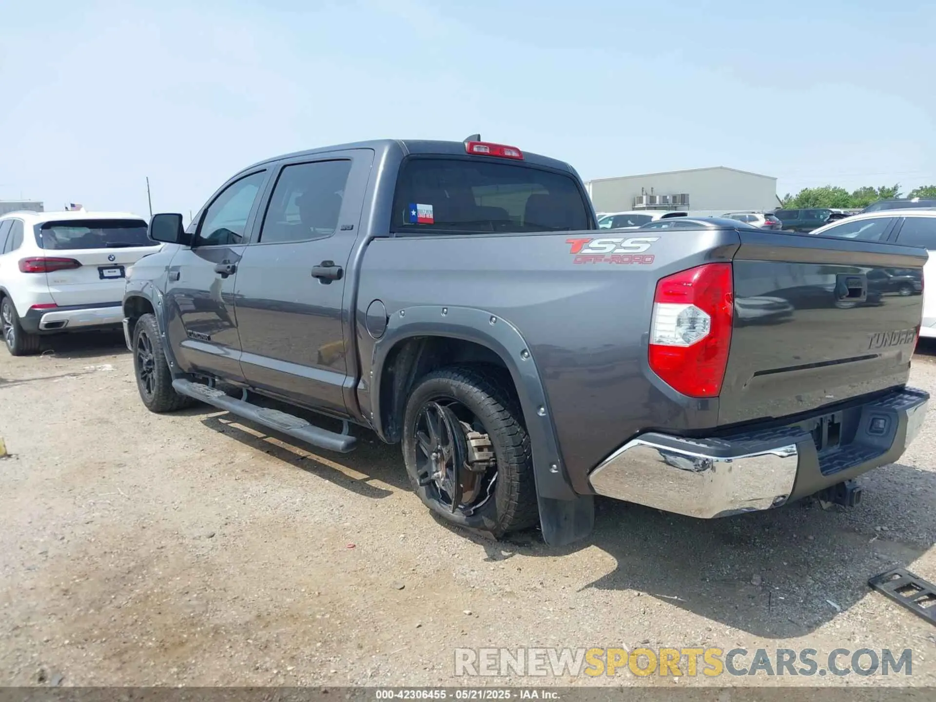 3 fotografías del automóvil dañado 5TFEY5F1XLX266049 TOYOTA TUNDRA 2020