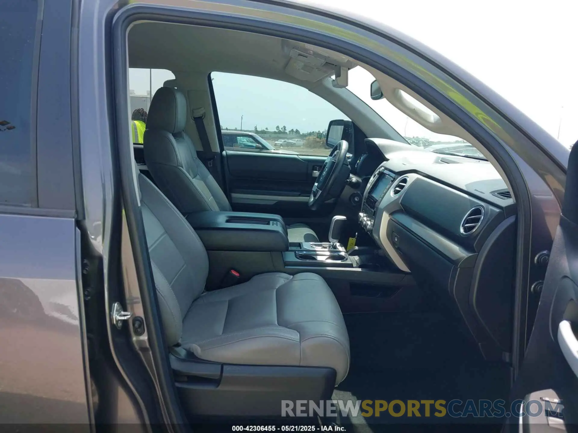 5 fotografías del automóvil dañado 5TFEY5F1XLX266049 TOYOTA TUNDRA 2020