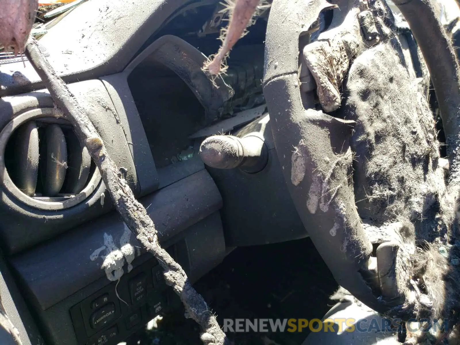 8 fotografías del automóvil dañado 5TFFY5F17LX259015 TOYOTA TUNDRA 2020
